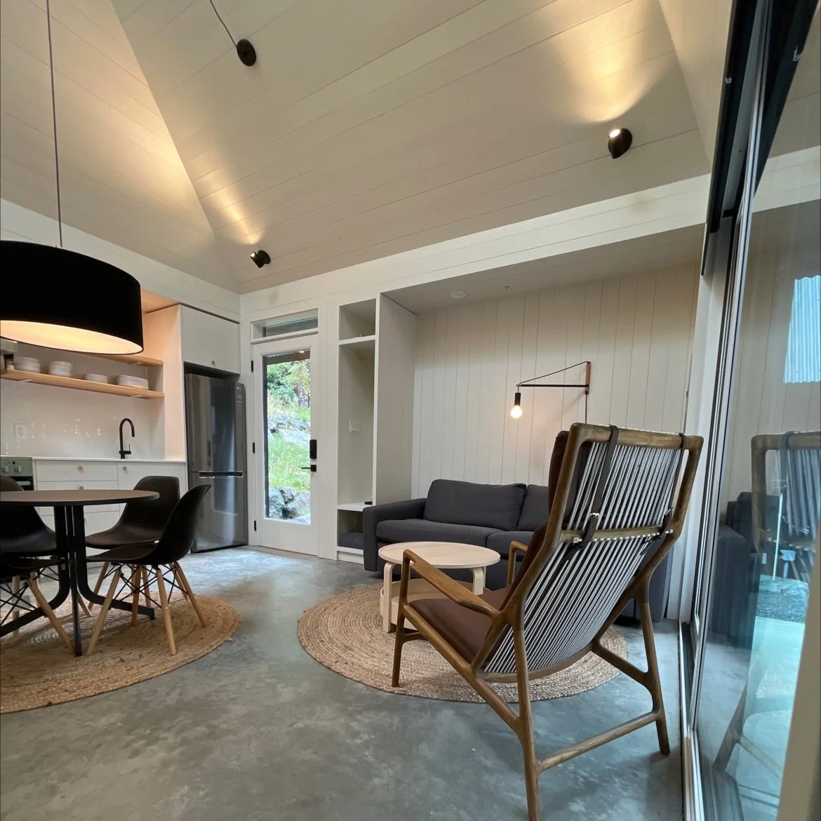 Tsuga_10_living_room_sofa.jpg