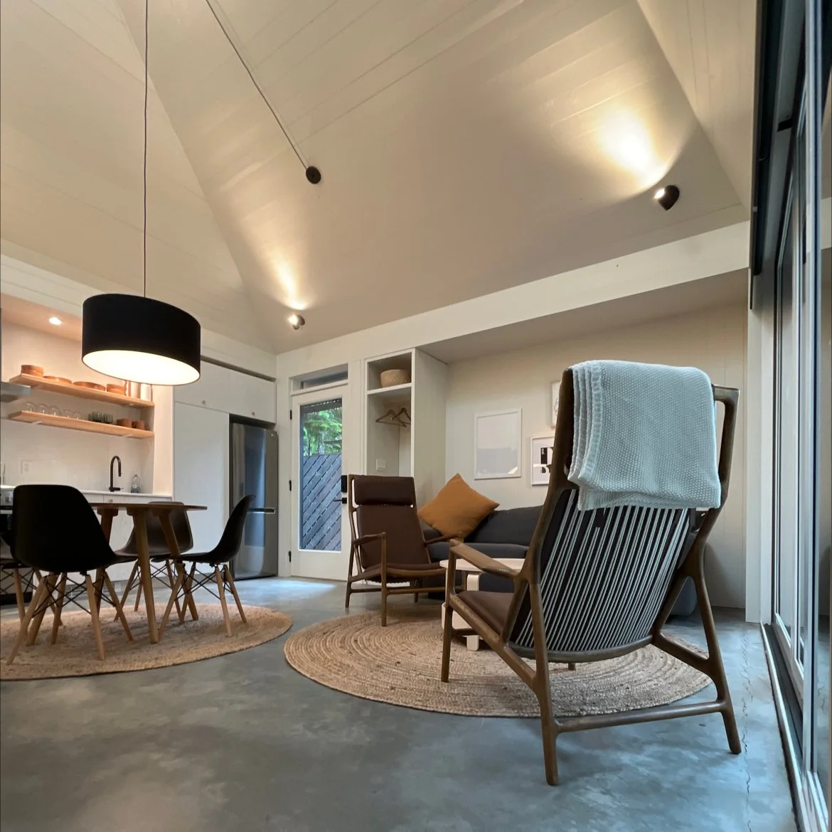 Tsuga_11_living_room_lounge_chair.jpg