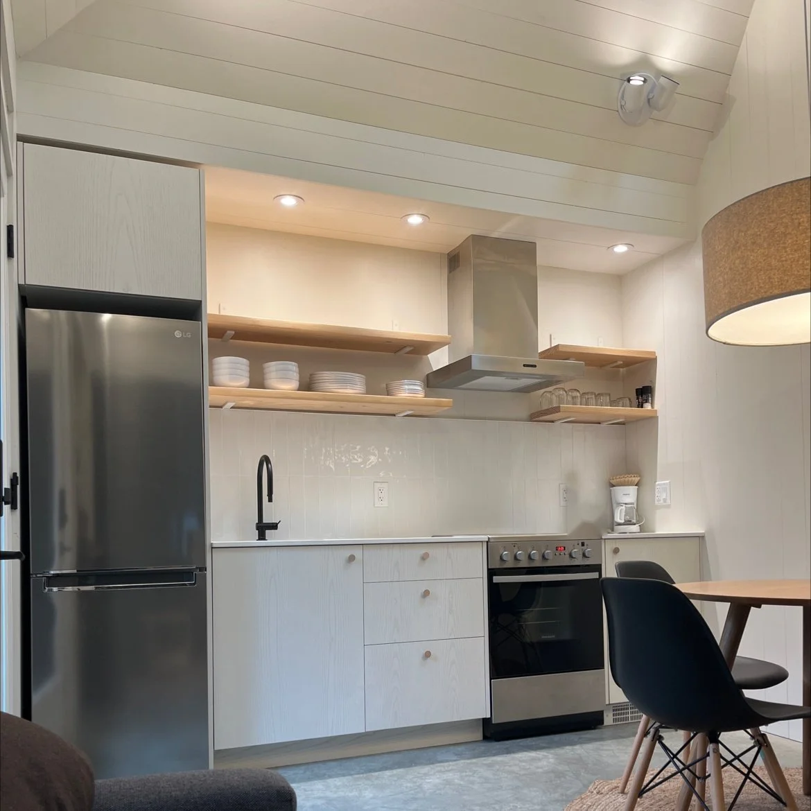 Tsuga_12_kitchen_evening.jpg