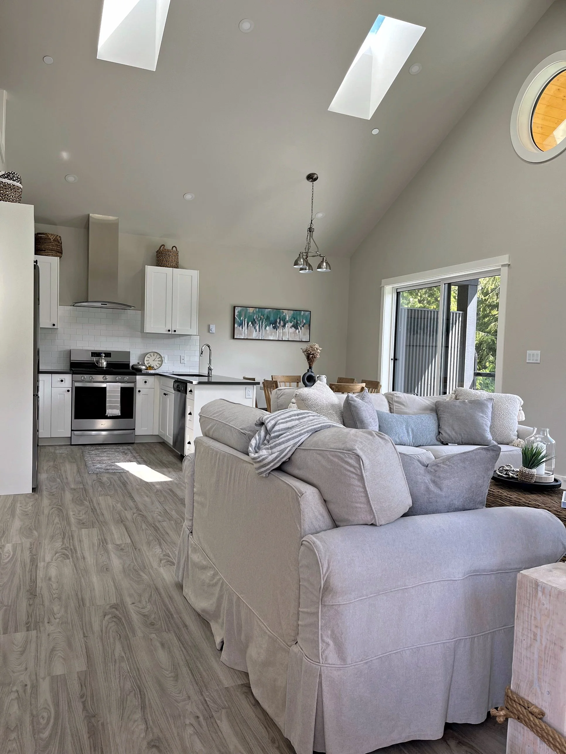 WE_06_living_kitchen_skylights.jpg