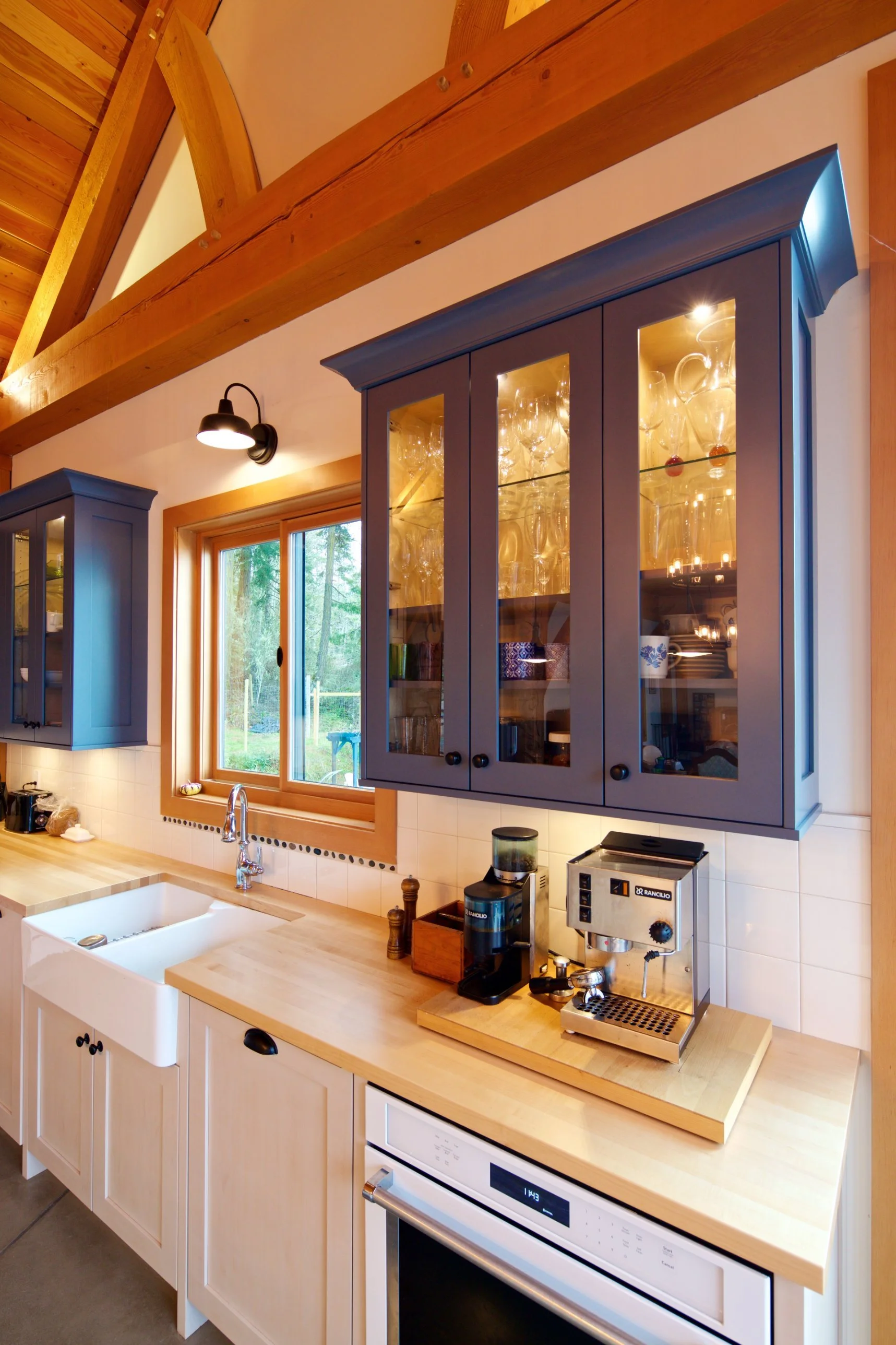 Reef_House_Kitchen_08_glass_cabinet_coffee_station.jpg