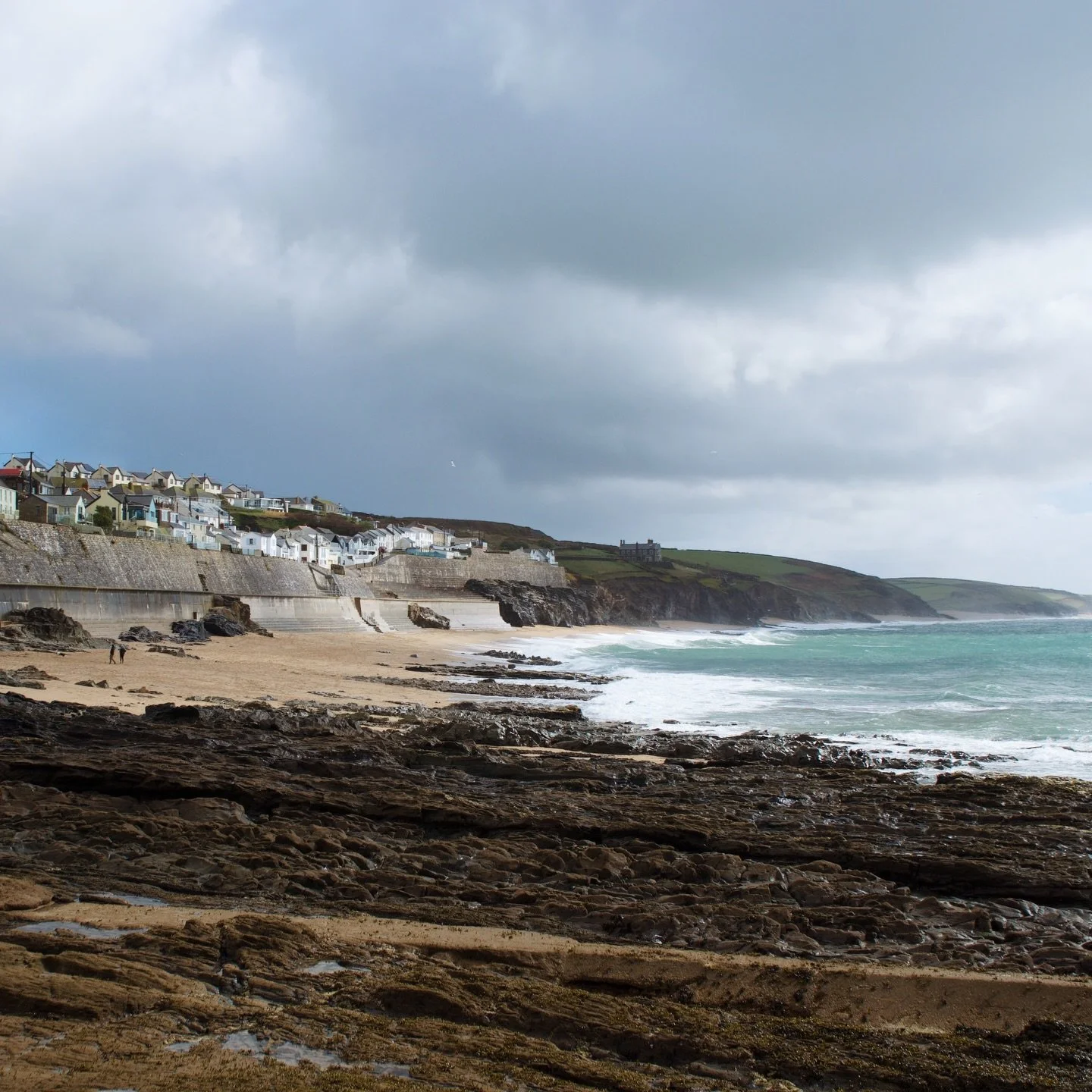 A new painting in preparation for my August residency at @coastcolourcanvasgallery 

I literally could not leave this painting alone. I found myself to be continually lured into my studio to paint the distant, misty cliffs, the vibrant threatening ti