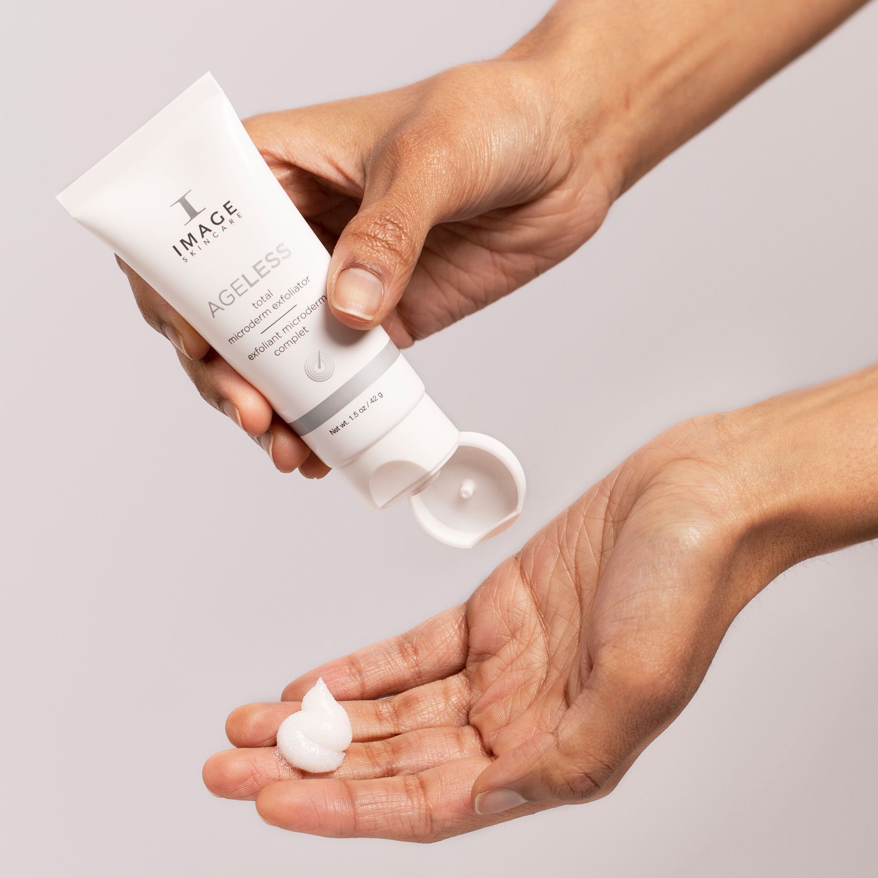 AGELESS-TOTAL-MICRODERM-EXFOLIATOR-PDP-R04.jpg