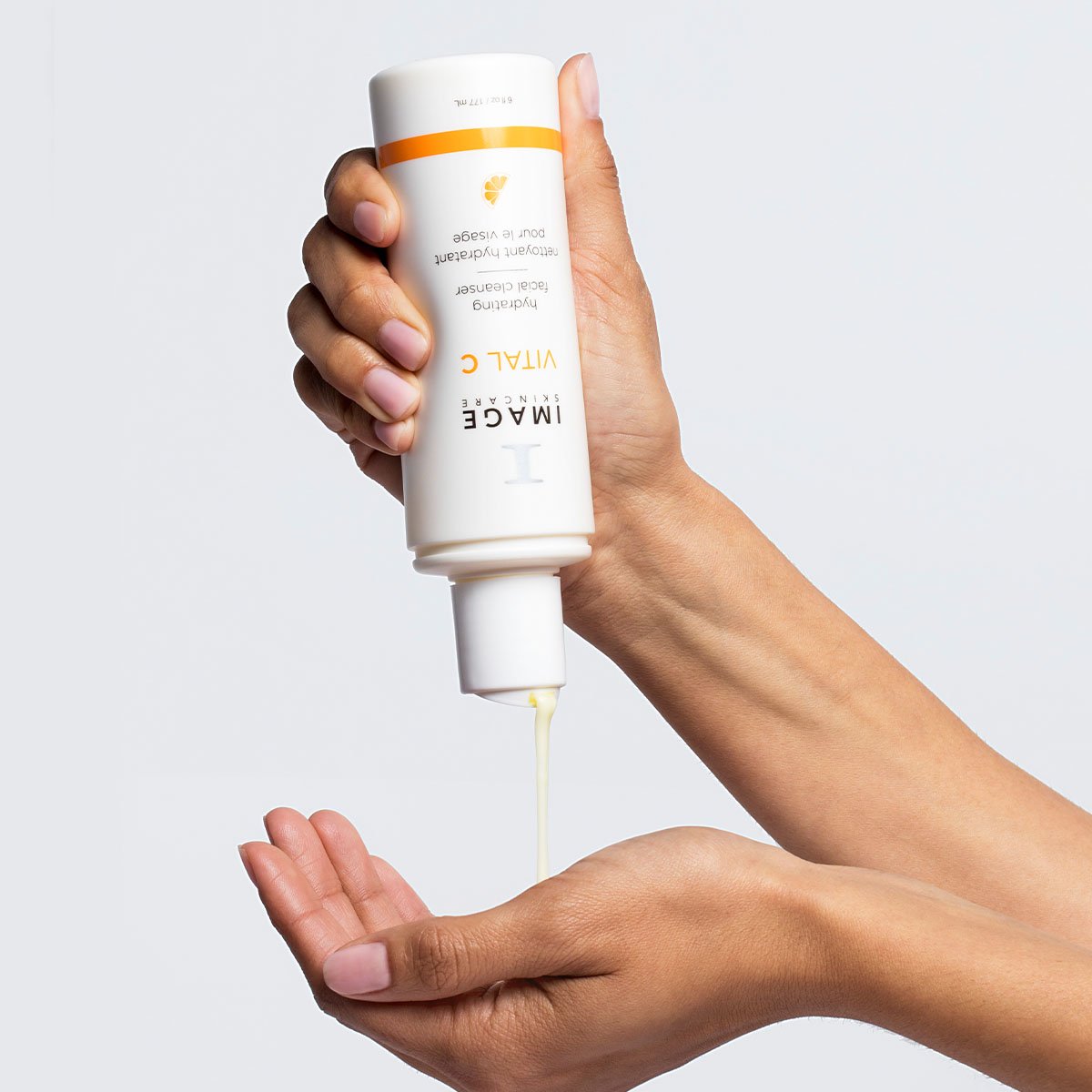 VITAL_C_hydrating_facial_cleanser_PDP_R04.jpg