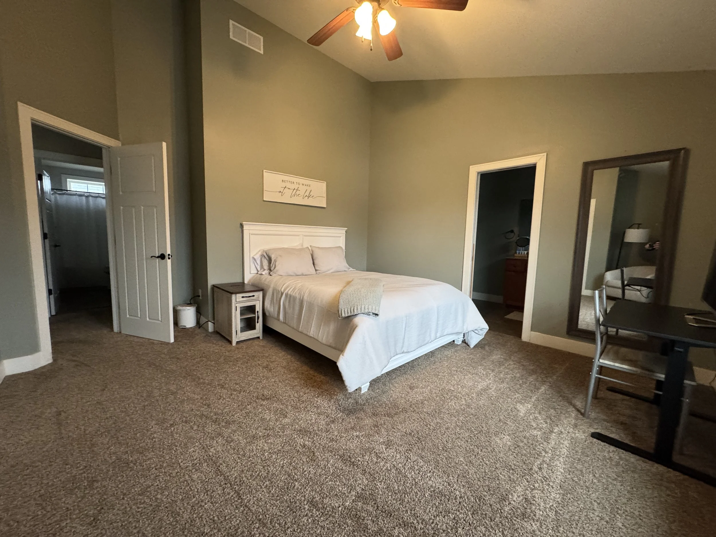 Upper level Queen Suite 3.jpeg