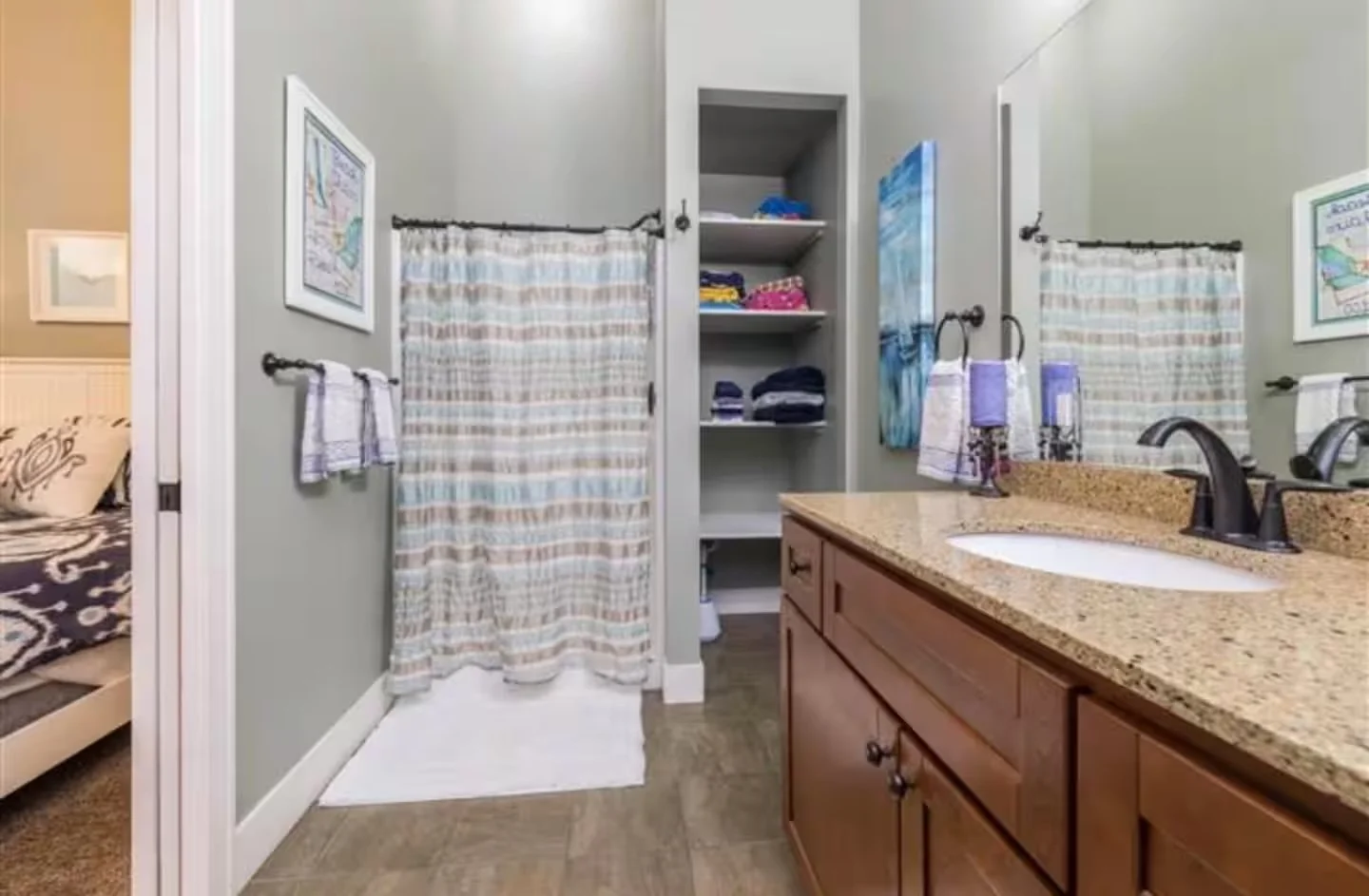 bath upper level attached to Queen bedroom.jpeg