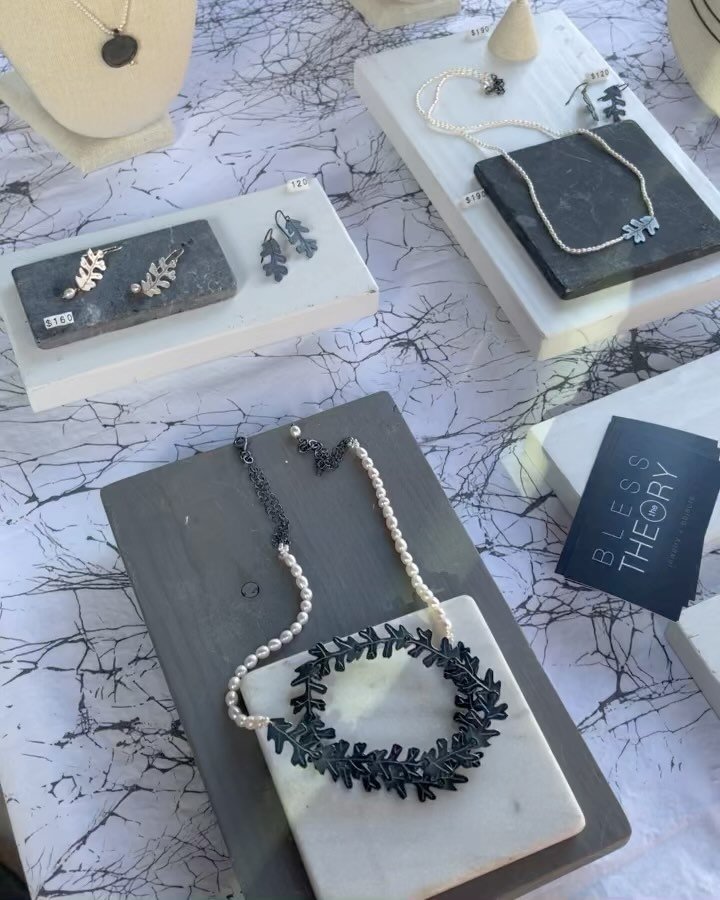 THANK YOU to everyone who stopped by my table during @craftcontemporary Holiday Marketplace this past weekend!  It is such a joy to be back making and showing again. 

Some beautiful pieces went home with sone of you and i truly thank you for your pa