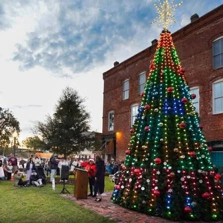 There are so many ways to celebrate Christmas in community this weekend while supporting local businesses. #swipe ➡️

Forward Brunswick (@forwardbrunswick), who hosts a Farmers Market every 2nd and 4th Saturday from 9 AM to 1 PM at Mary Ross Park, is