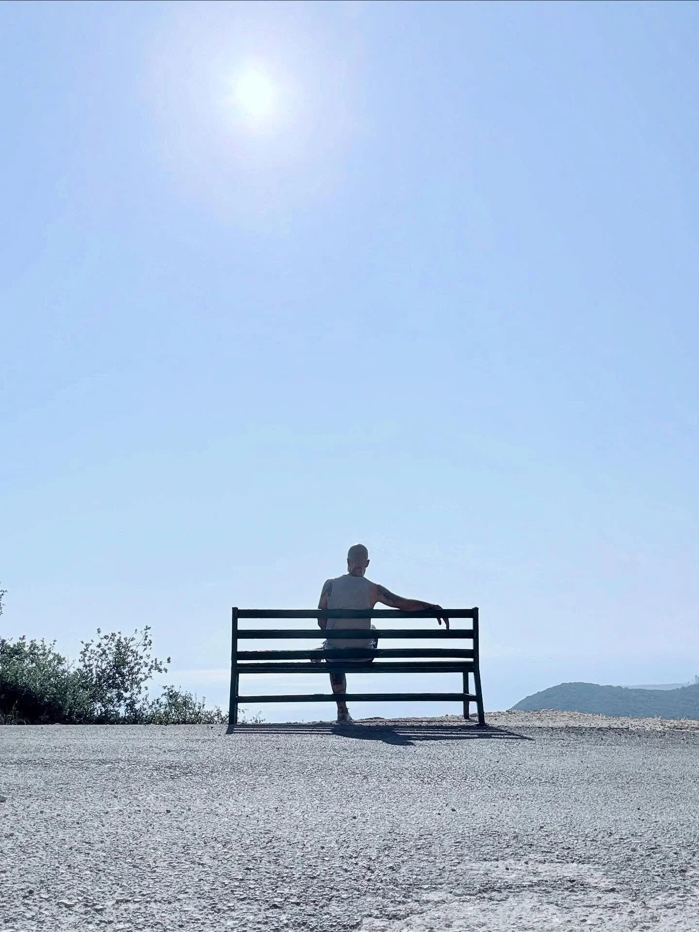 &Pi;ά&mu;&epsilon; &sigma;&tau;&alpha; #&Pi;&epsilon;&rho;&alpha;&chi;ώ&rho;&iota; ⛰️ Let&rsquo;s go to #Perachori &raquo; I ran to the village my father was born and raised, high atop the mountains. The village gazes down on #Vathi / #&Beta;&alpha;&