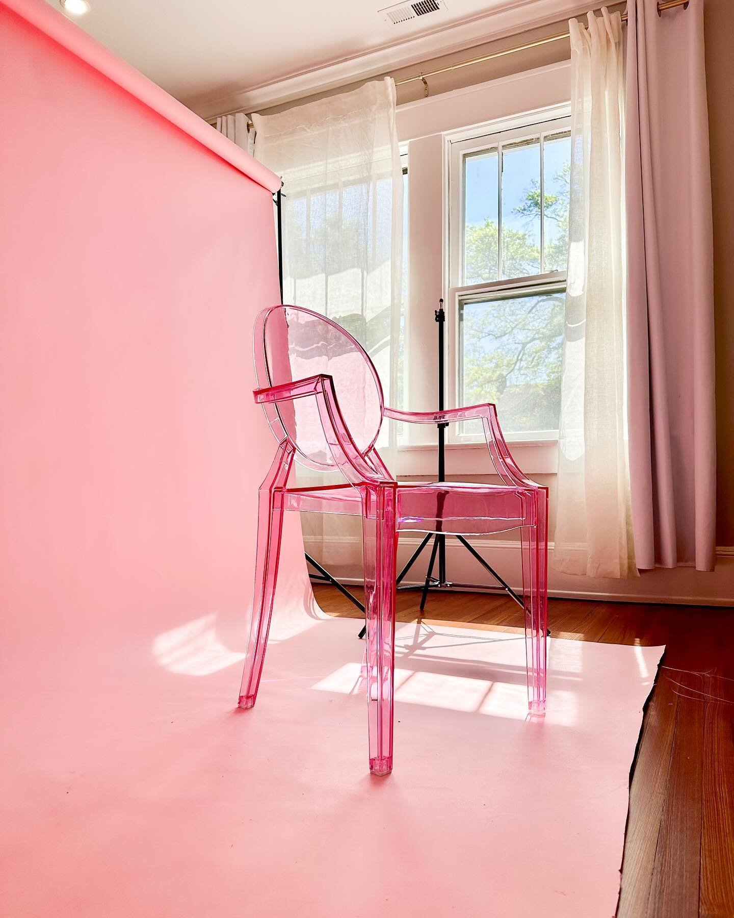 Who&rsquo;s ready for their close up? 📸 You can now book your headshots, portraits and brand photography online and in my STUDIO!

Over the last few years, I&rsquo;ve completely fallen in love with photographing people. Helping you celebrate yoursel