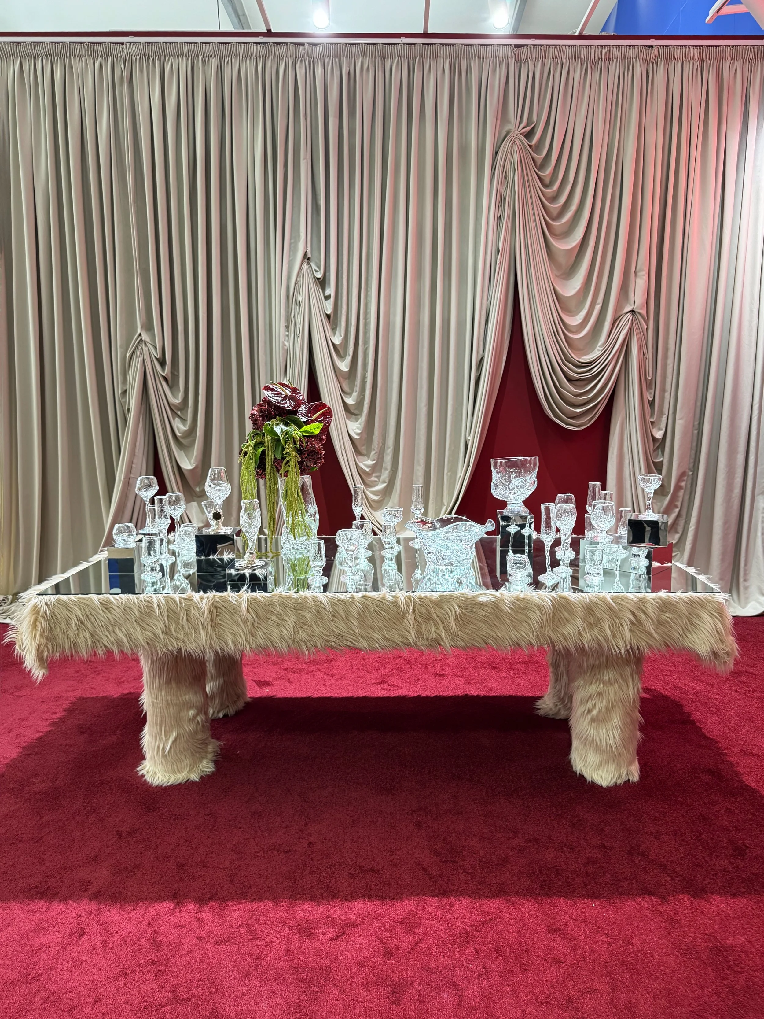 Editions_Art_Design_Dubai_Design_Week_2025_ Szkło_Studio_Martyn_White_1.jpeg