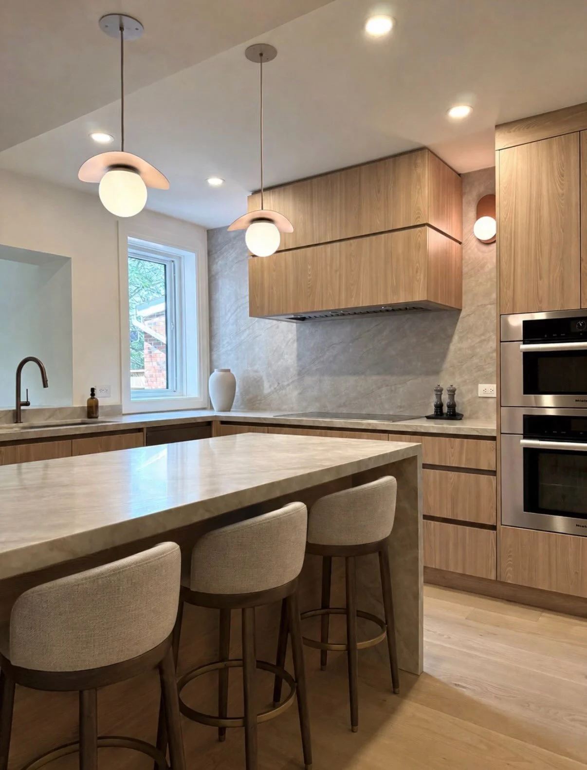 Project Brookdale. Where Japandi meets Lawrence Park.

Design : @marcvincentds 
Build : @ghto.designbuild 
Millwork : @riccocabinetry 
Stone : @interstone_ 
Furniture &amp; Accessories : @moduloshop 

#interioresdesign #kitchendesign #naturalstone #j