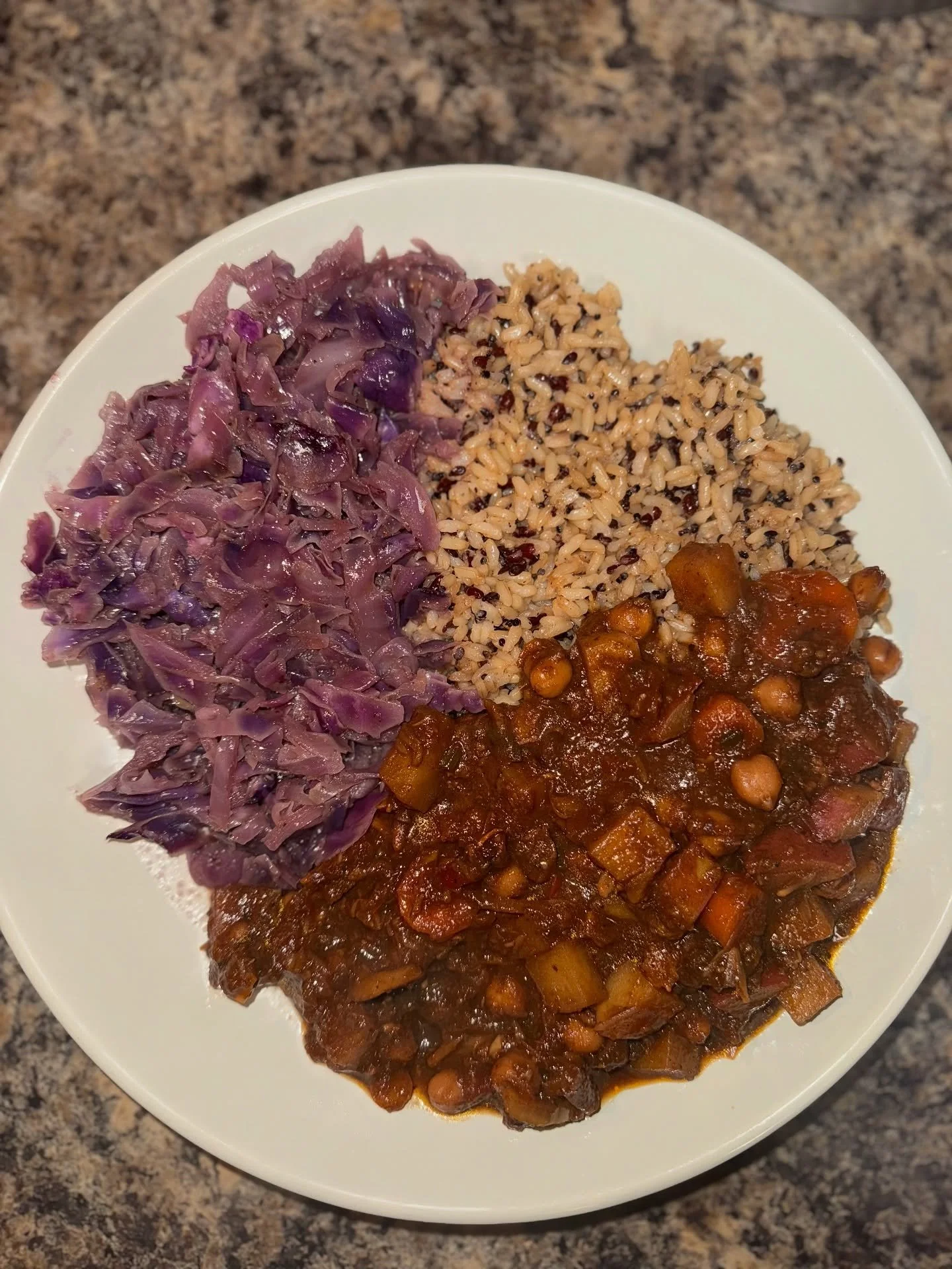 Recent SOL8 creations: Brown jackfruit stew and chili crunch “caesar” pasta salad πΎπ€―