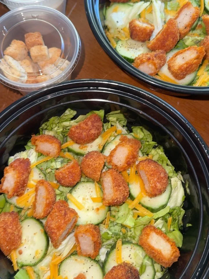 Here’s a preview of what a week of meal prep with SOL8 looks like π«¨π€€
We work with each of our clients to customize unique weekly menus. Our goal is keep it fresh and exciting! Our calendar is currently open for the summer. Click the link in