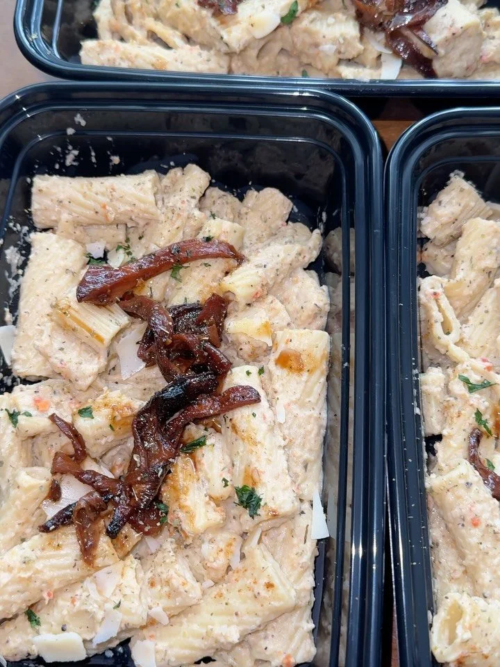 π For those who were curious… YES. We release a NEW menu EVERY WEEK for our meal prep clients so they are able to explore different flavors and ingredients.
Here are some star students from last week’s menu π
πΈEggplant pasta with sh