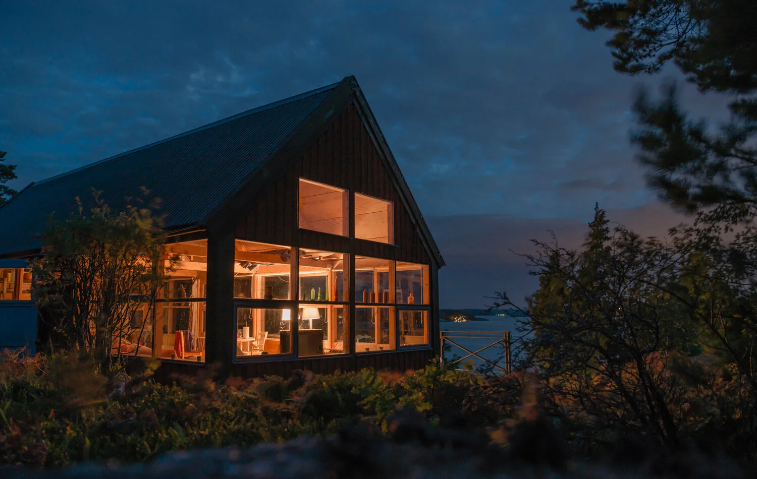 illuminated-house-at-night-BQA8QZC.jpg
