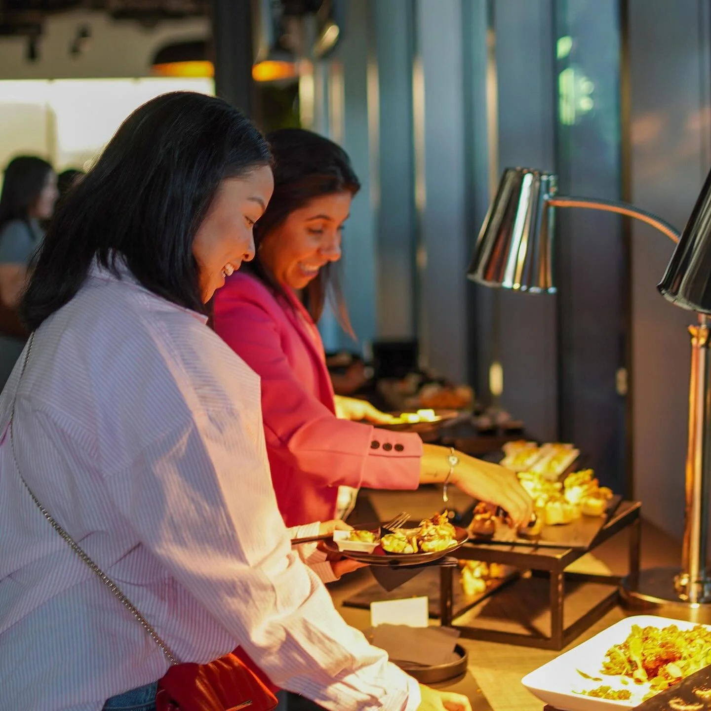 🚨Our holiday party calendar is filling up🚨
Plan your all hands meeting, client happy hour, or festive dinner before the season takes off. ✈️ Inquire today to lock in your preferred date!