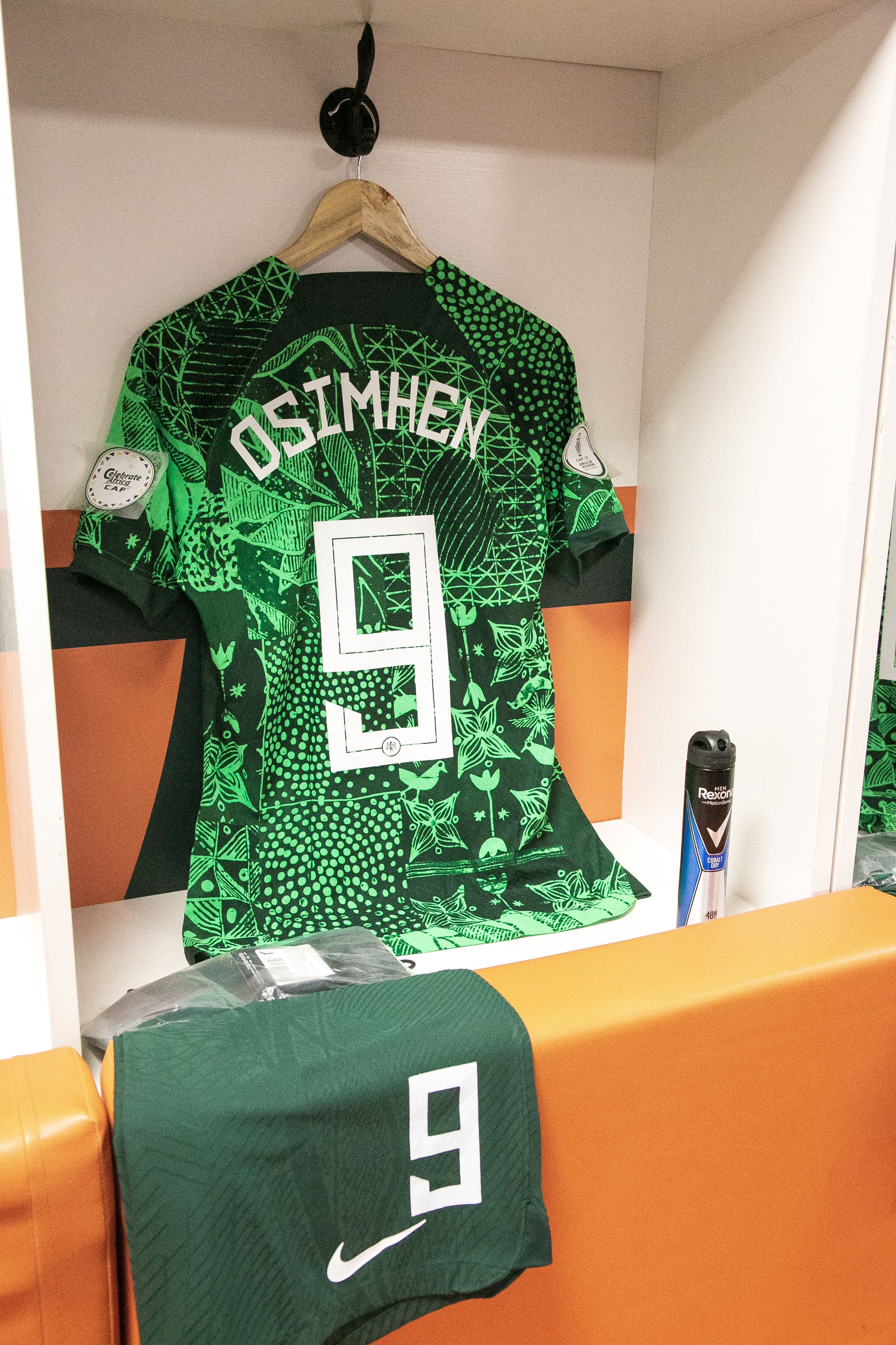 DRESSING ROOM 01.jpg