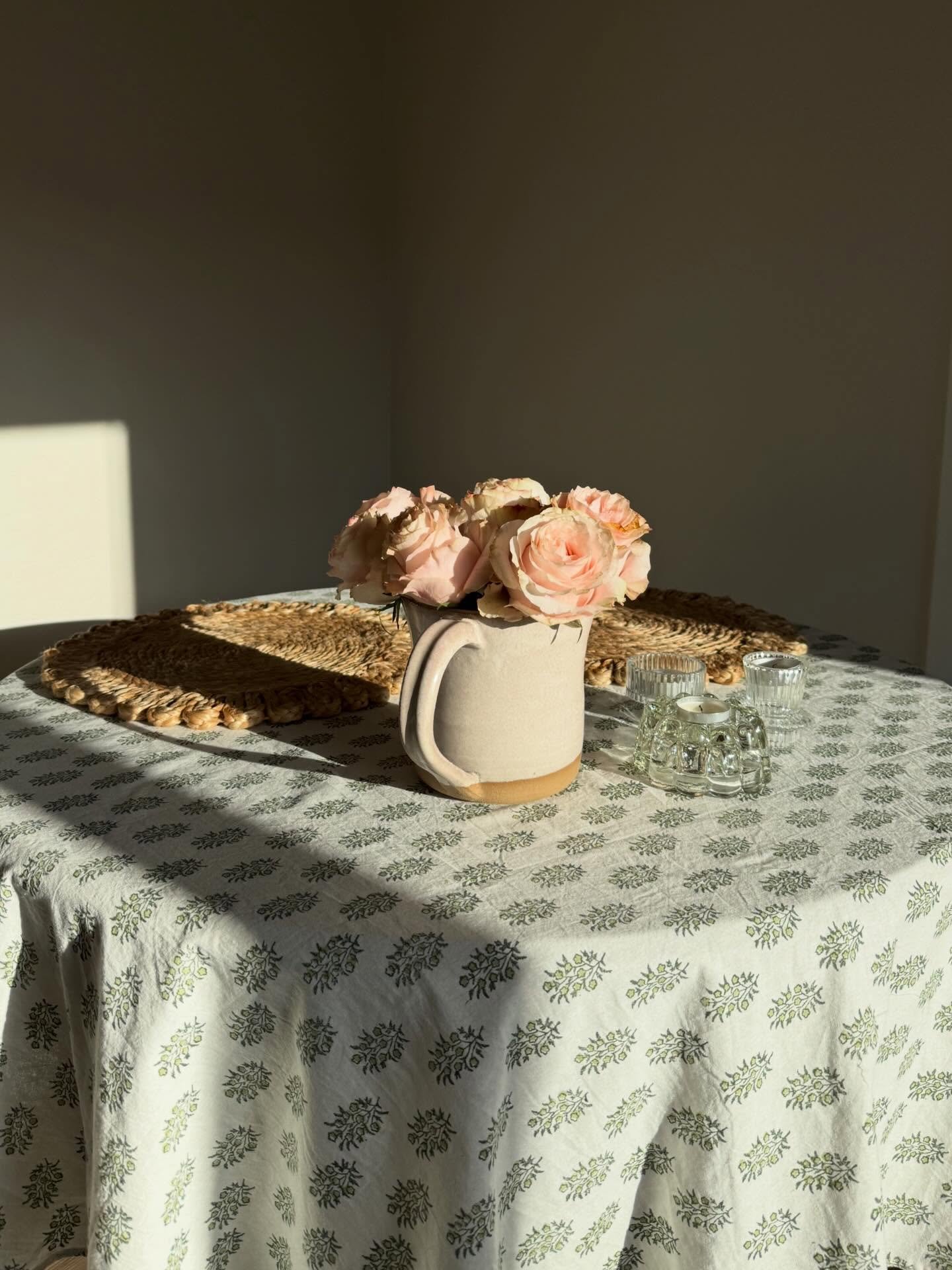 @hannahedarby_ moved and sent me all the corners of her home with my pots 🥲 #pottery #ceramics