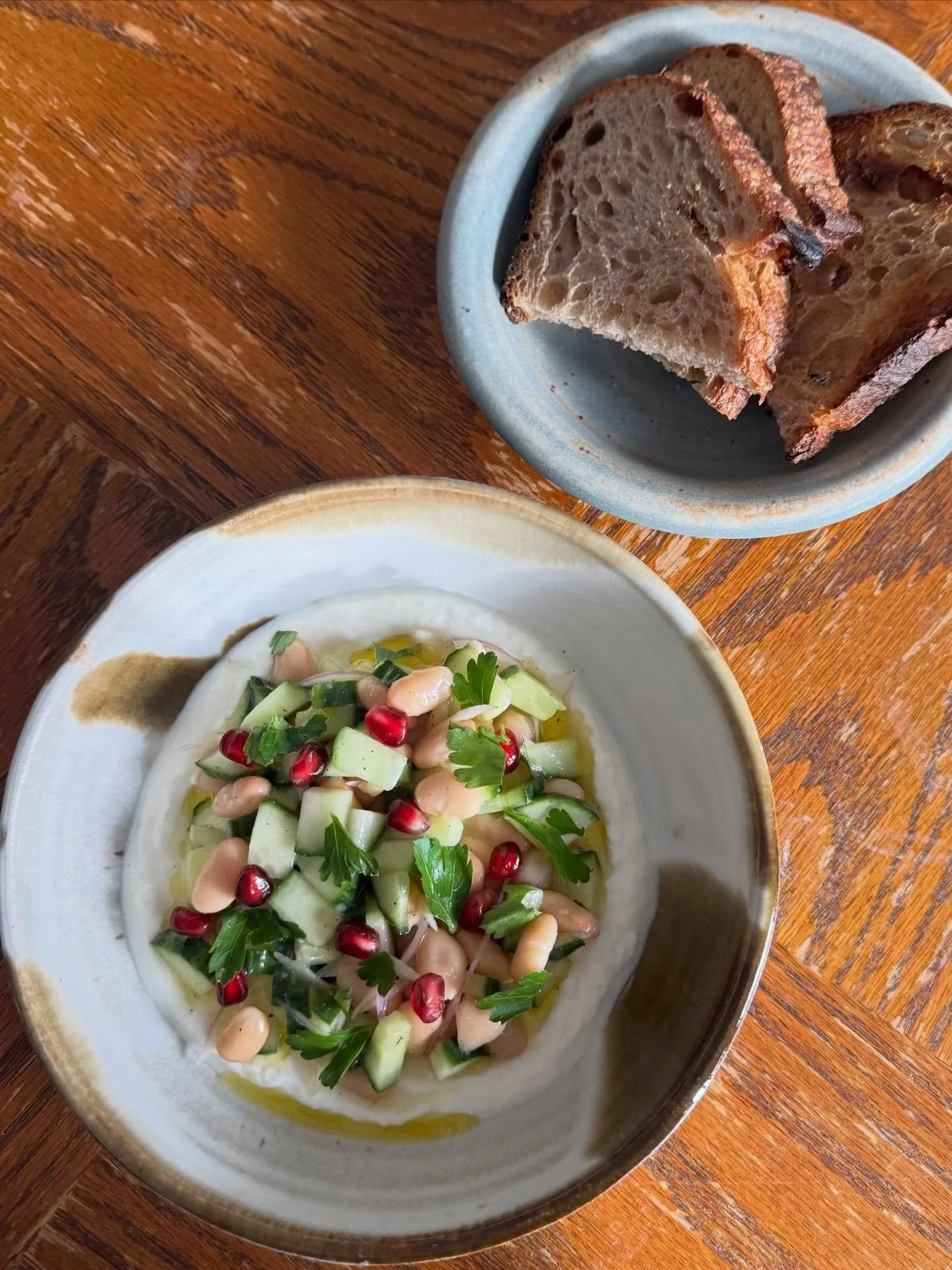 A new cow inspired blate 🐄 with a breakfast bean situation! #pottery #ceramics #cooking