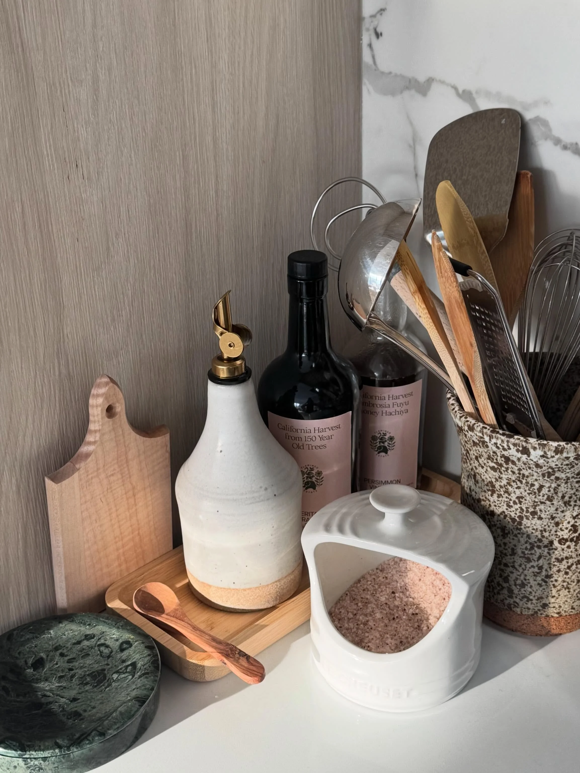 It is always such a treat to visit my friends and see the pots (and prints) I&rsquo;ve made them over the years throughout their homes 🥰 #pottery #ceramics