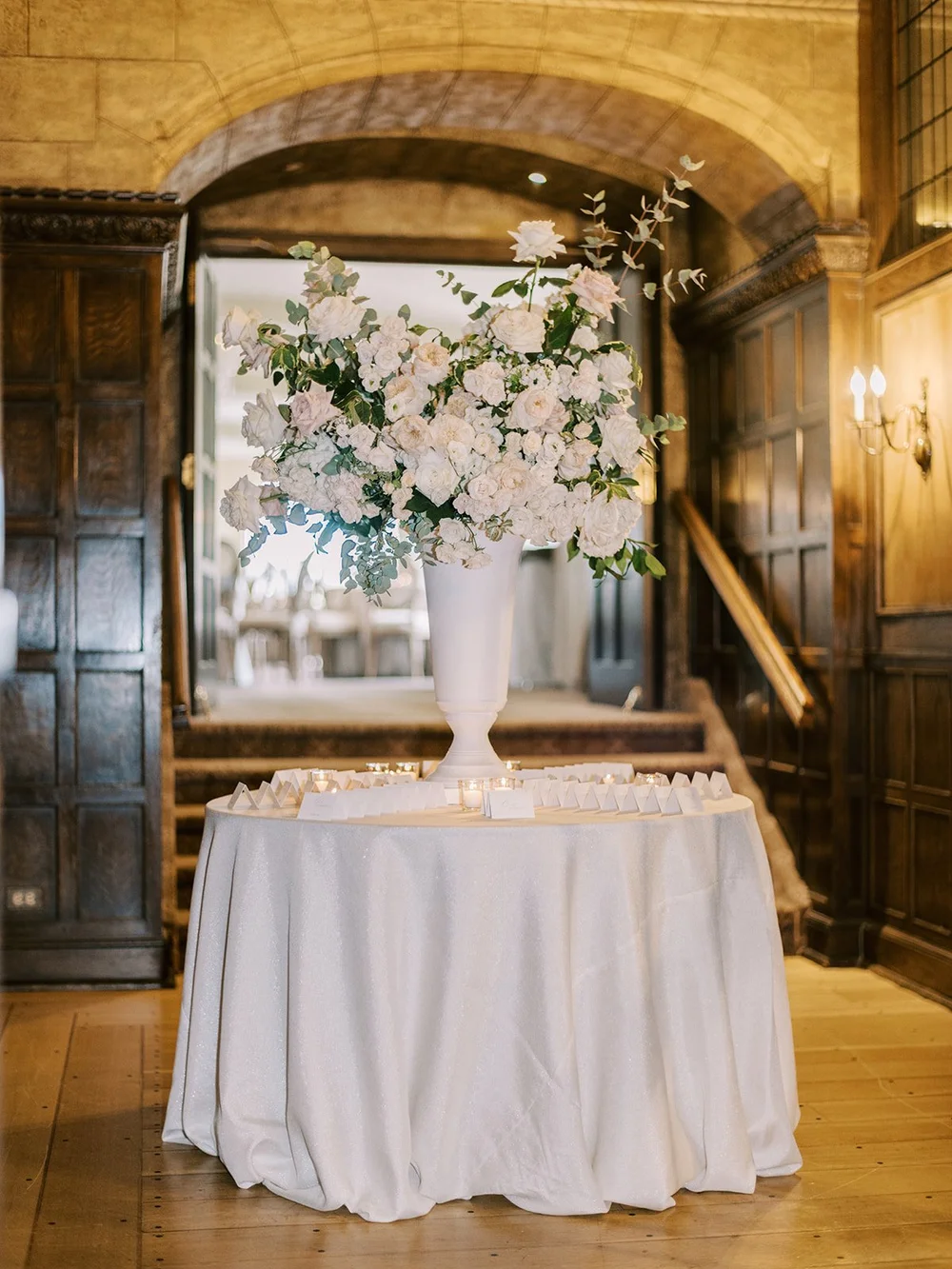 Ivor Petrak at Fairmont Banff Springs Floral arrangement with place cards