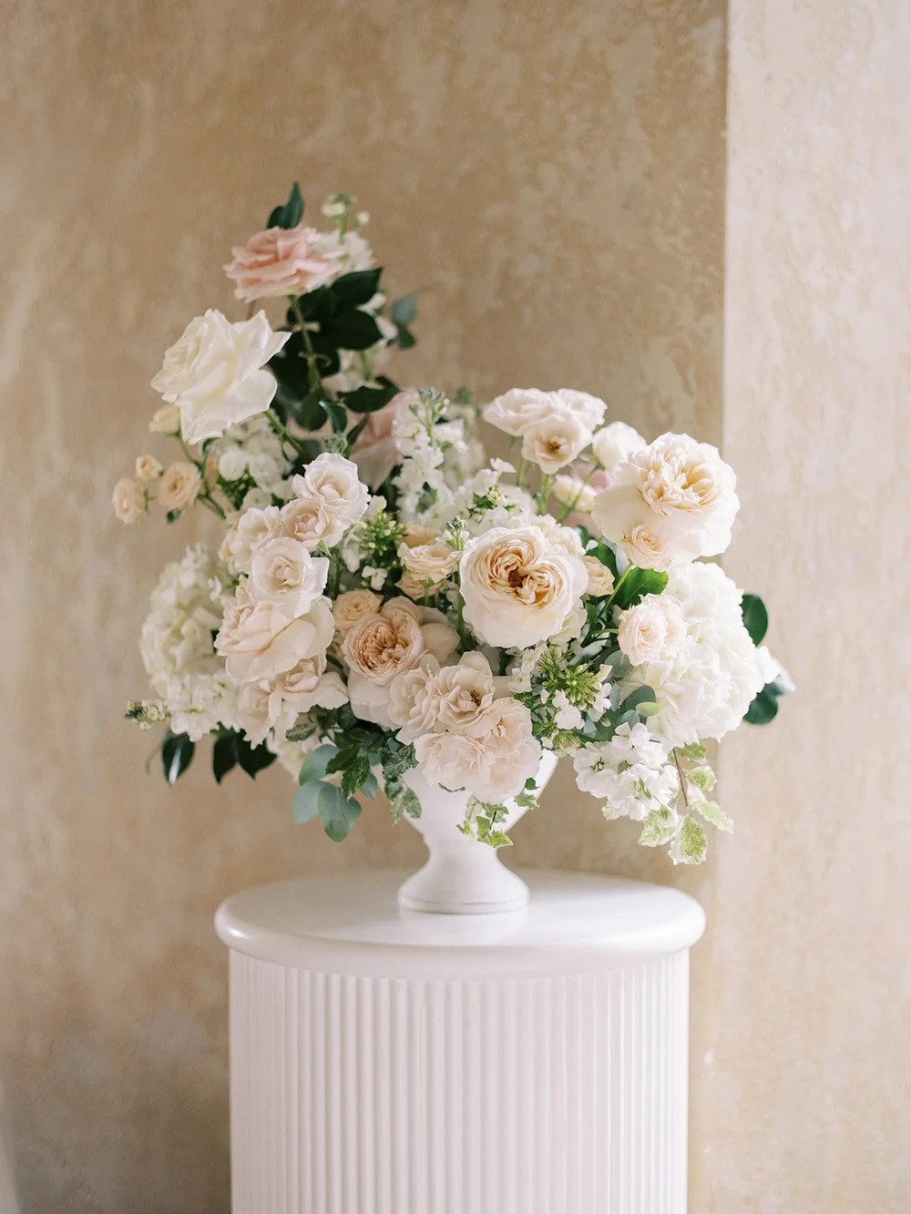 neutral color palette floral arrangement in Ivor Petrak