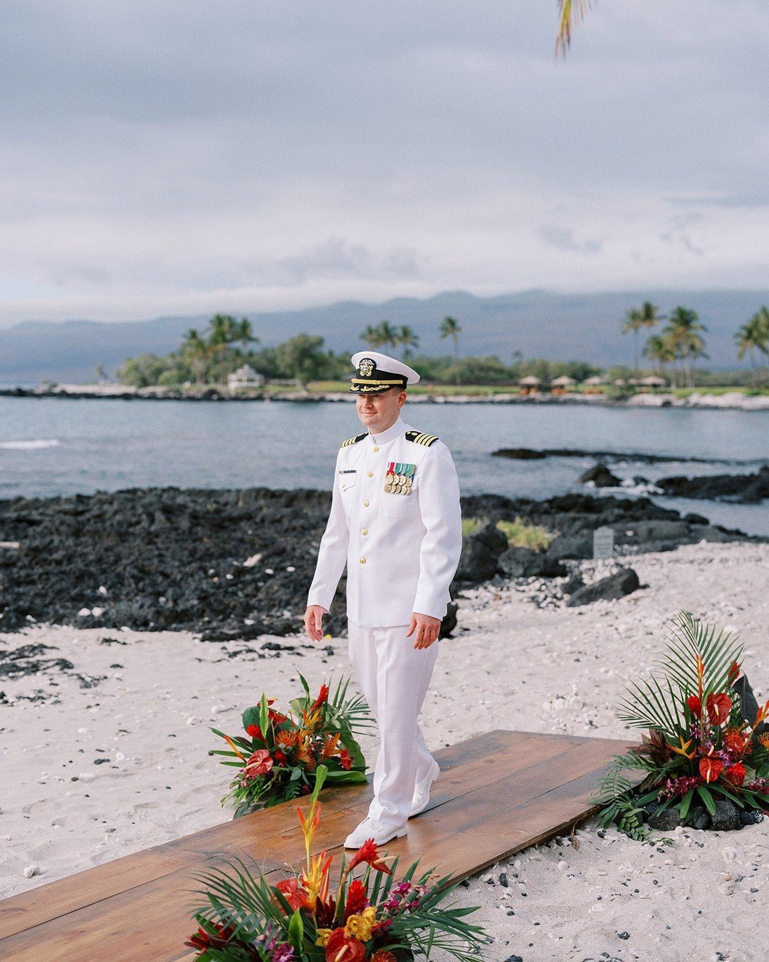 Happy Pride Month🏳️&zwj;🌈⁠
This wedding in Hawaii for Mike + Ian was amazing. Both grooms entered from the sides of the stage and met in the middle for a stunning ceremony filled with Hawaiian traditions. ⁠
.⁠
.⁠
.⁠
.⁠
Planning + Design: @tobey_eve