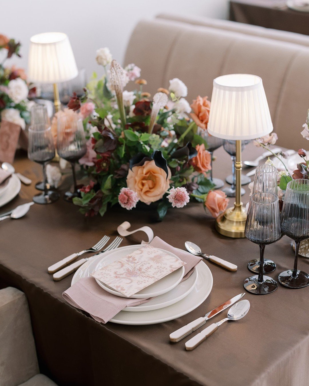 Here's hoping to inspire more soft seating for receptions this year✨️⁠
.⁠
.⁠
.⁠
Workshop Host @miltonphoto⁠
Design @julianneyoungweddings⁠
Florist @alexandravictoriarose⁠
Rentals @modernrentals.ca⁠
Stationer @plumecalligraphy⁠
Hair &amp; Makeup @blus