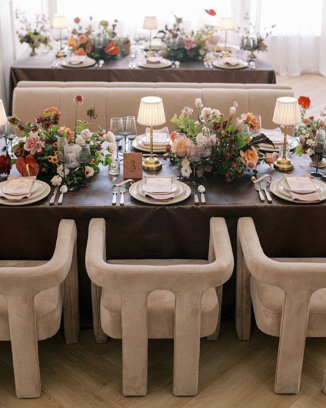 Workshops are always so much work. I LOVE teaching, but the shoot part is so much work to put together. While @julianeyoungweddings did all the hardest parts of it and knocked it out of the park, I don't know if I'll have it in me to plan another one
