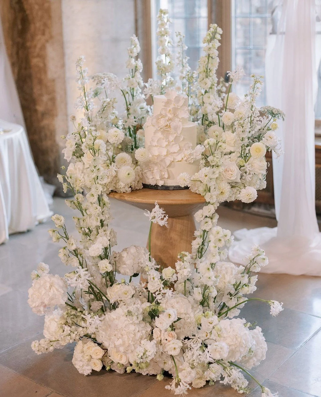 This was a very spectacular cake table. All of the decor for this day was so pretty, the florals looked like soft clouds.⁠
.⁠
.⁠
.⁠
⁠Planning &amp; Design: @jodymcbeath @lynnfletcherweddings⁠
Photography: @miltonphoto⁠
Videography: @miltonphoto⁠
Flor