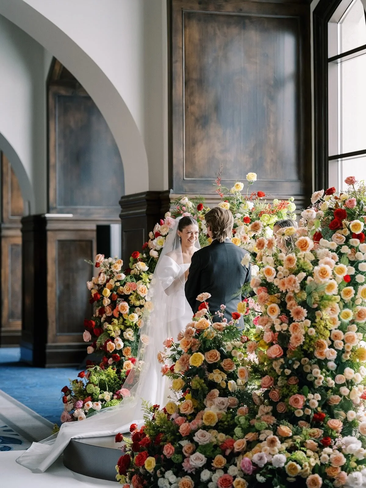When the florals wrap around the couple to create the most gorgeous and unique ceremony structure. 🌸🌷⁠
.⁠
.⁠
.⁠
Photographer @miltonphoto⁠
Venue @fairmontcll⁠
Florist @flowersbyjanie⁠
Rentals &amp; Custom Decor @modernrentals.ca⁠
Videographer @love