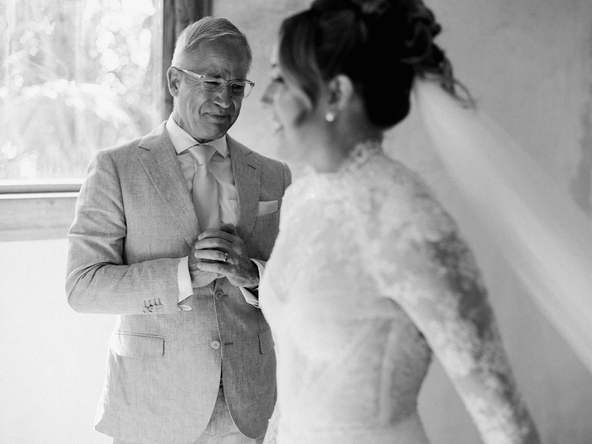 As much as I would love to save this post for mothers day or fathers day its too far away to wait to post the sweetest moments.⁠
I think skipping getting ready photos is a mistake. It&rsquo;s so worth having someone there for these moments!⁠
.⁠
.⁠
.⁠