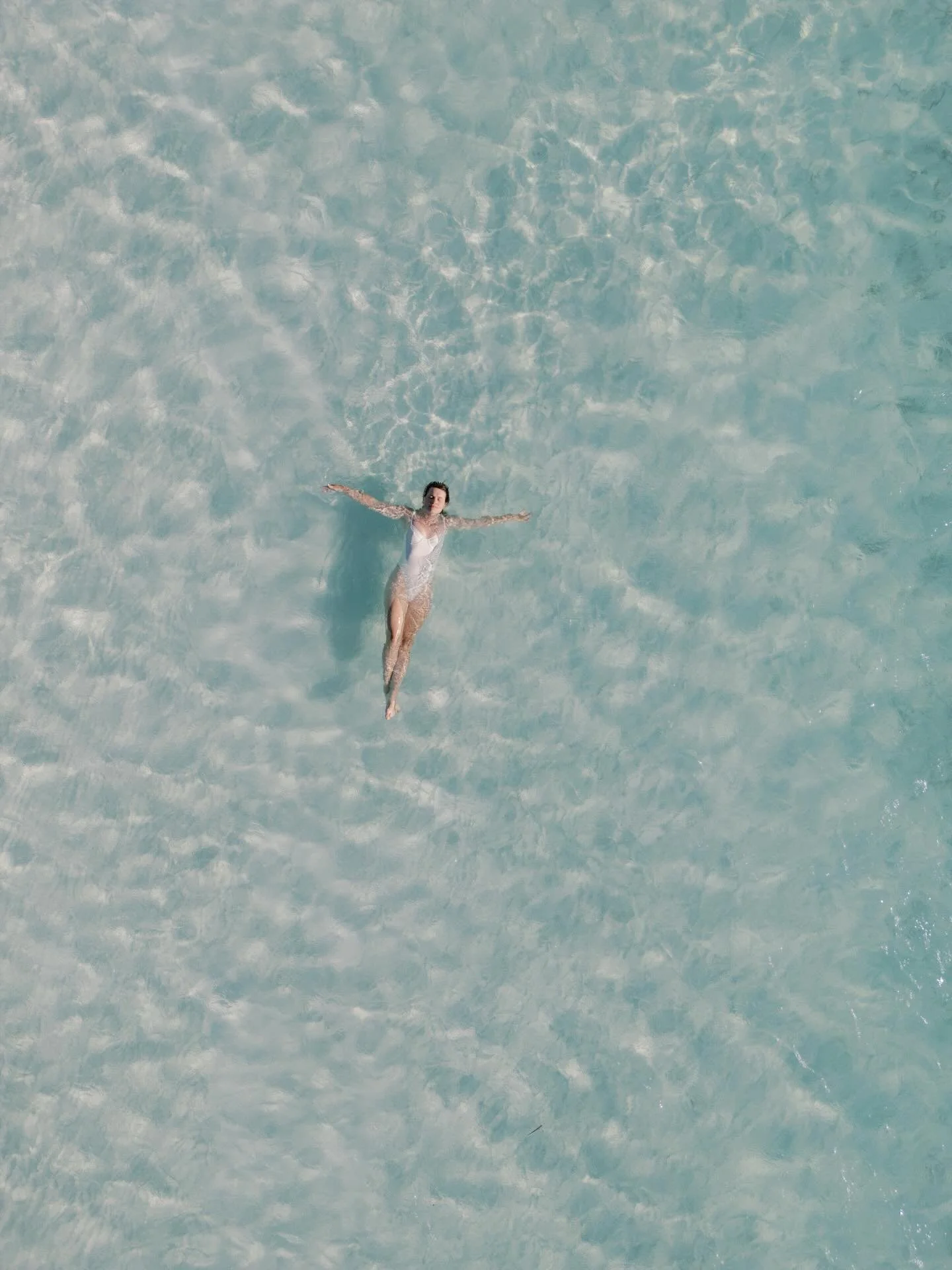 Every time it snows I look up flights to the Bahamas or somewhere warm.⁠
I would like to one day spend a few months a year in a warmer country😅⁠
Looking forward to some fabulous destination weddings next year tho to help break up the year!🤗⁠
.⁠
.⁠
