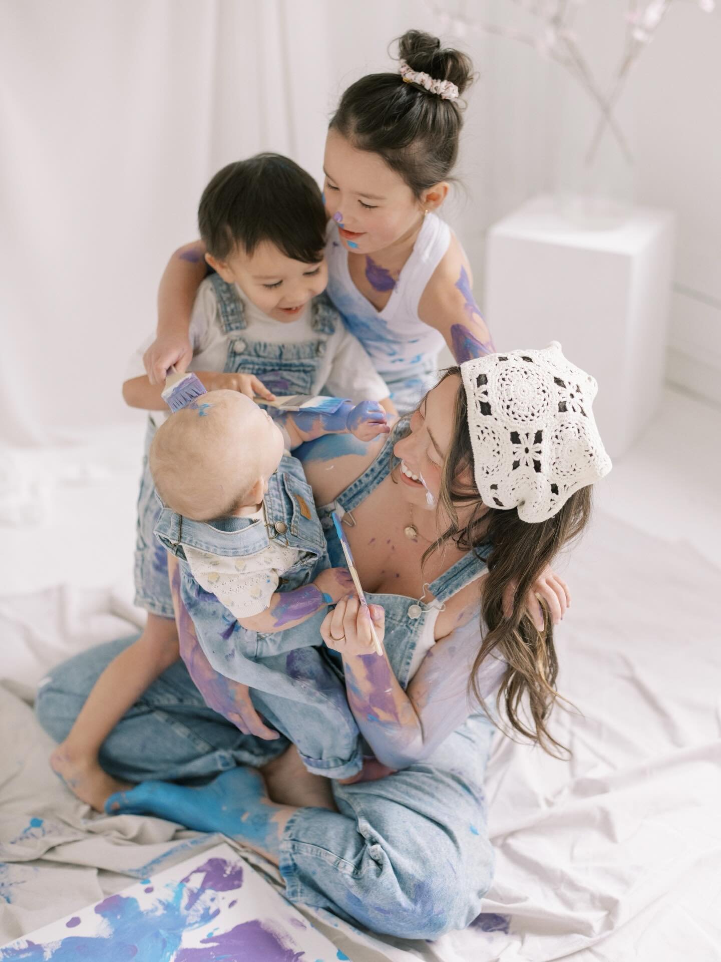 Paint minis were amazing and I loved every second of that idea!⁠
I totally understand the mess isn&rsquo;t for everyone, I do have a few spots available on May 2nd for floral minis or our more classic &ldquo;motherhood minis&rdquo;⁠
⁠
Thank you to ev