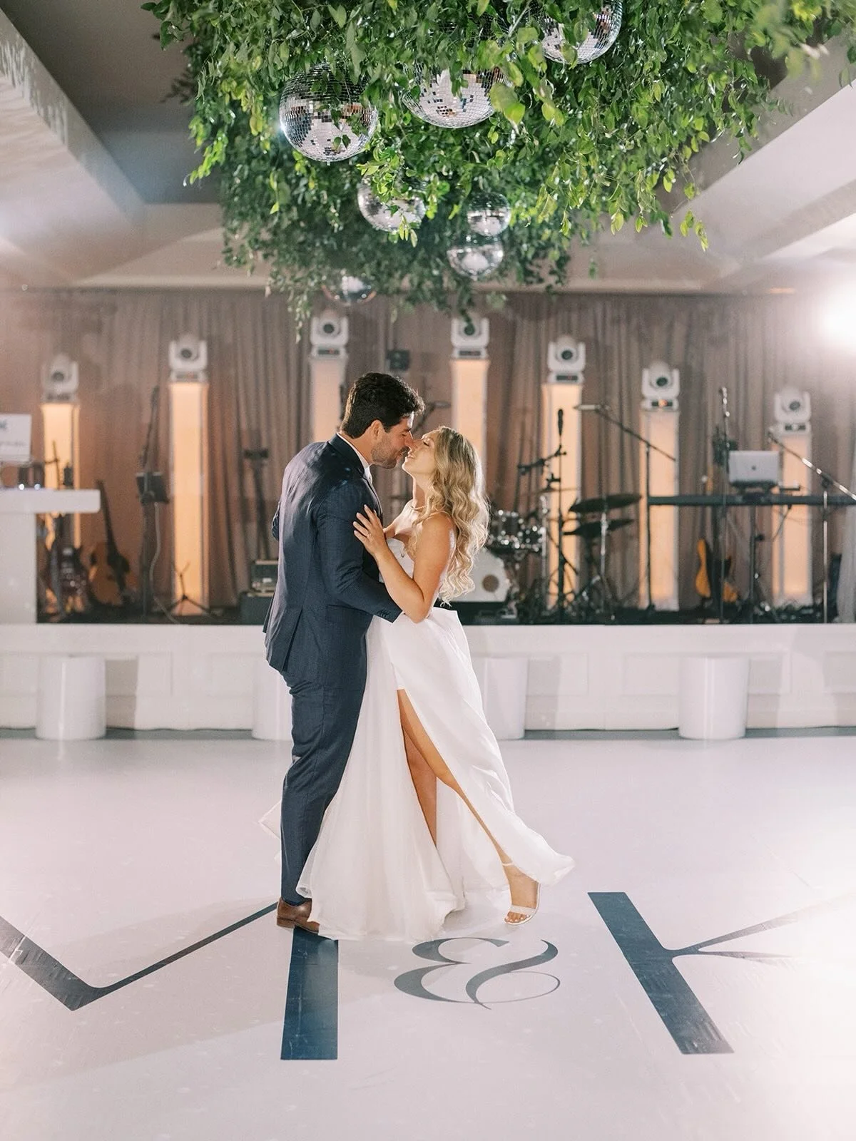 I&rsquo;m excited to see the finished renovations at @rimrockresort⁠
It&rsquo;s a stunning location with amazing views and I am very excited to have more weddings there next year!⁠
.⁠
.⁠
.⁠
Designer + Planner: @julianneyoungweddings⁠
Photographer @mi