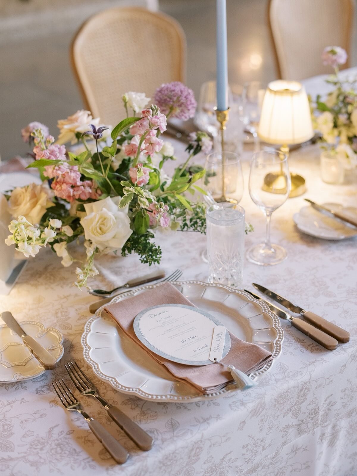 This one was bitter sweet, my last wedding for the year at my summer home🥲⁠
I always love the @faitmontbanff and we spend SO MUCH time there throughout the year, I think I will miss it over the next couple months.⁠
⁠
For those of you confused by thi
