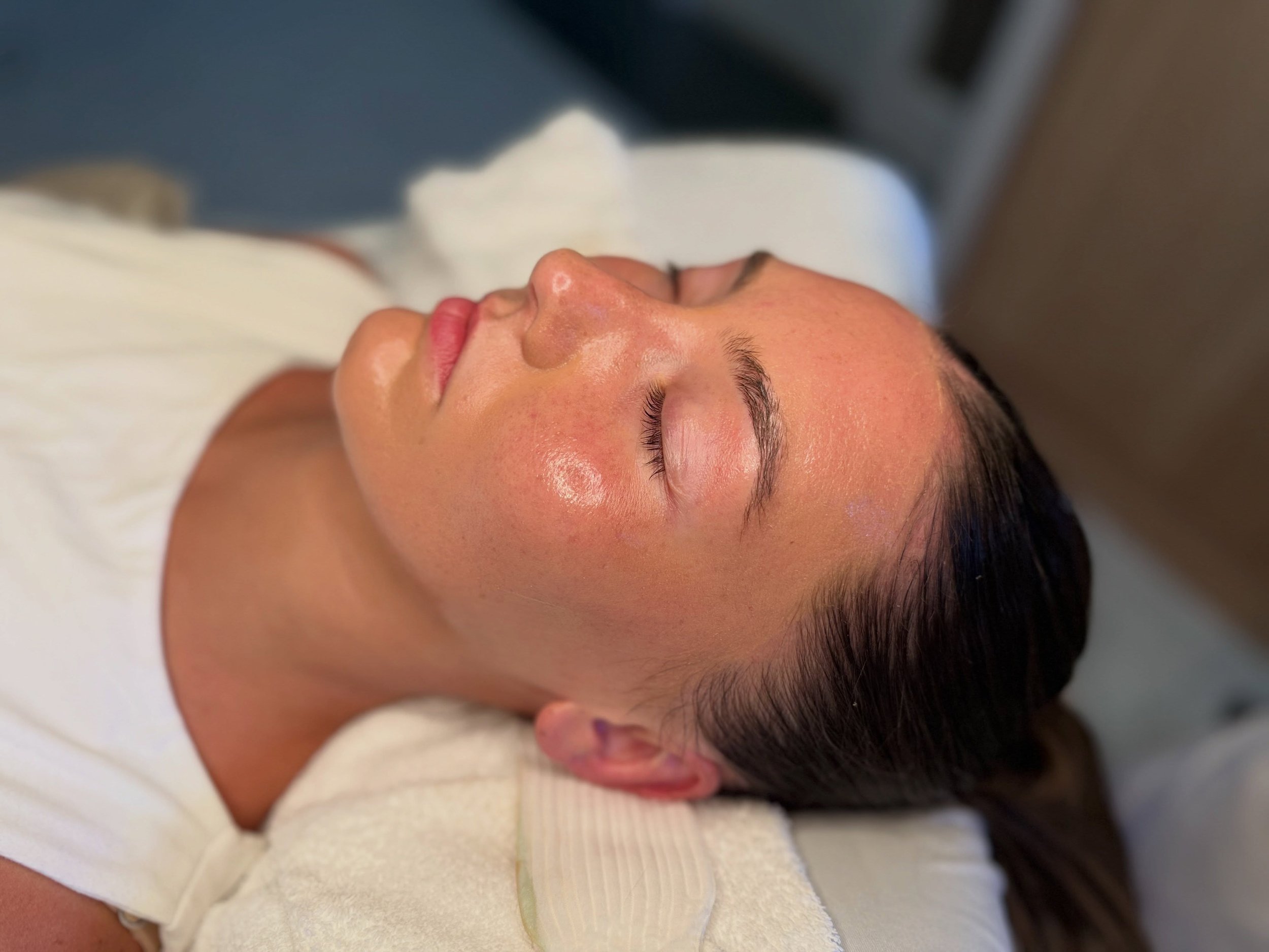 One of my OG clients, she has been with me from the beginning&hellip;is getting married Friday 🥹🥹

She&rsquo;s already stunning but we gave her a little glow 🤍

📲 360.909.1619
👩&zwj;💻 vivaaestheticsridgefield.com	
📍 411 N Main Ave, Ridgefield 
