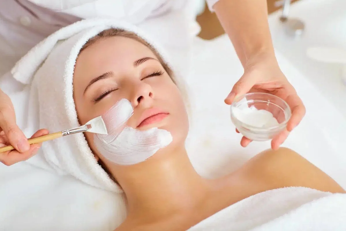 Professionele gezichtsbehandeling in Utrecht voor een gezonde, stralende huid en diepe ontspanning