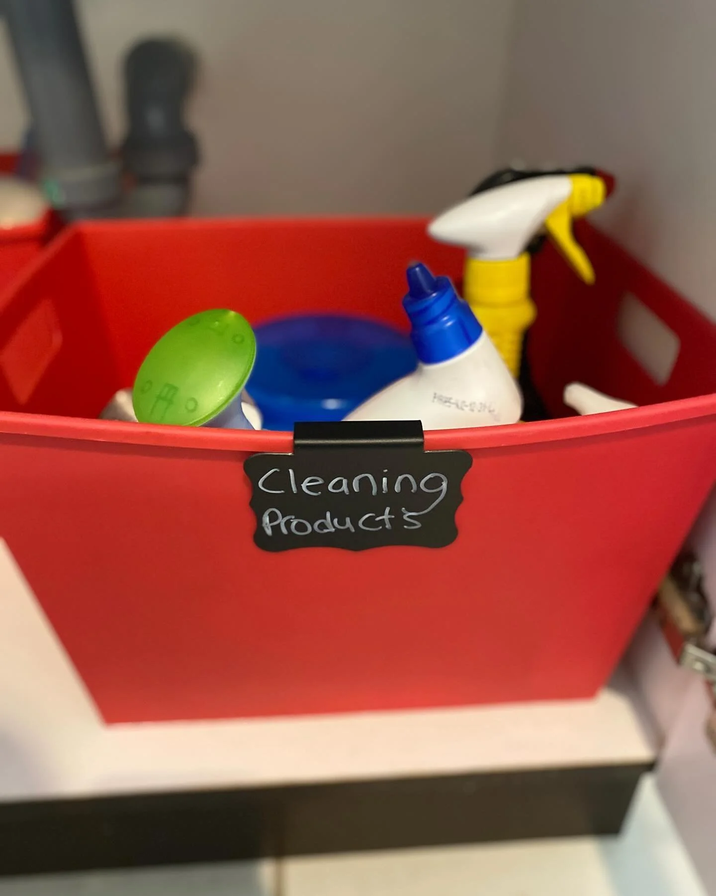 Swipe for the before photos of this under sink project. 

It&rsquo;s so easy to stuff things under the bathroom sink on the go until they pile up, without even realizing. 
After tossing out things that weren&rsquo;t being used, and using storage bins