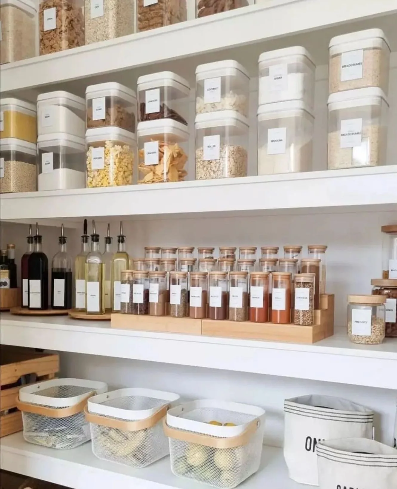 The pantry set up that makes you wanna spend more time in the kitchen 

By @less.is.a.new.more 

#planner #organization #storage #planning #springcleaning #packing #organizer #declutter #organize #organisation #homeorganization #storagesolutions #hom