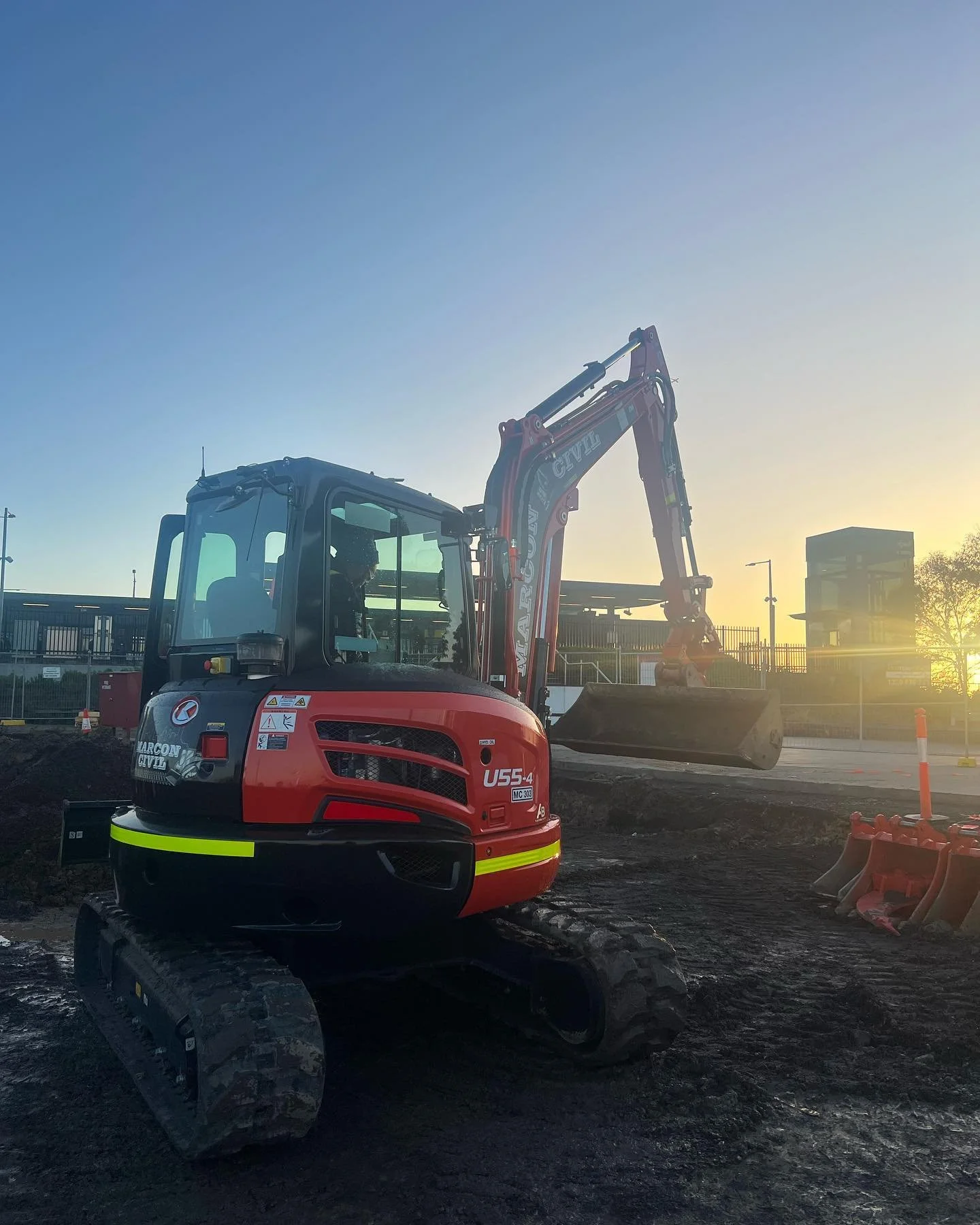 Cheers to @supergroups for another 5 tonner to add to the fleet. Thanks to @signforcepl once again for making it look the part 👍