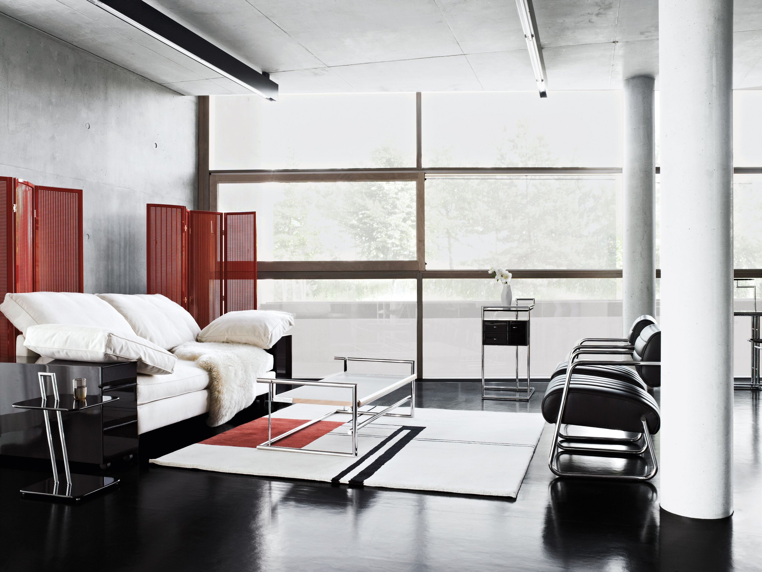 ClassiCon-folding-screen-lota-sofa-occasional-table-wendingen-rug-menton-table-petite-coiffeuse-bonaparte-armchair-photo-seelen.jpg