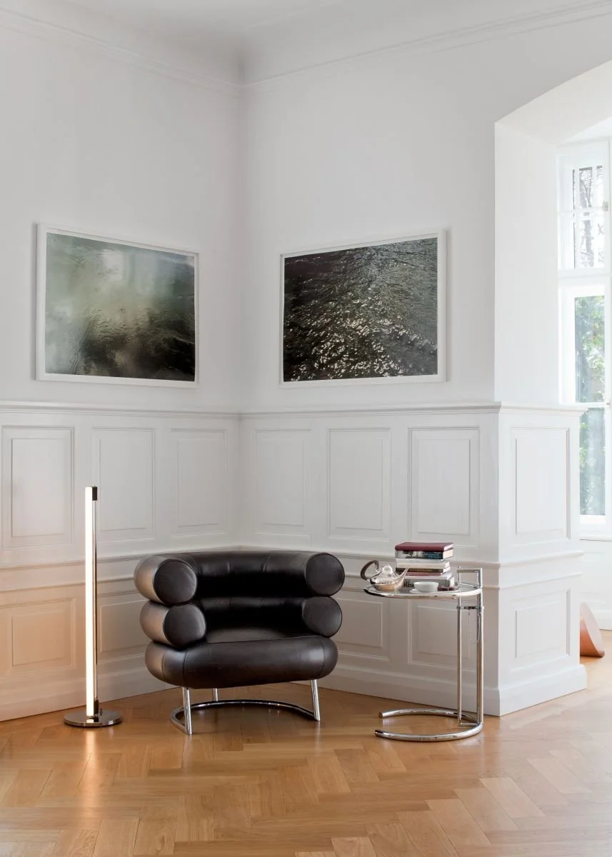 ClassiCon-tube-light-bibendum-armchair-adjustable-table-e-1027-4-photo-hassos.jpg