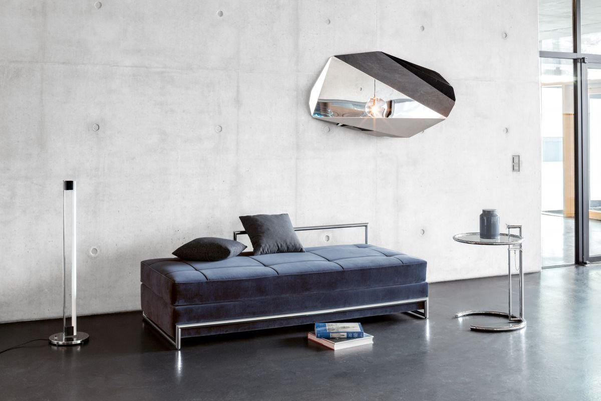 ClassiCon-tube-light-day-bed-piega-mirror-large-adjustable-table-e-1027-photo-hassos.jpg