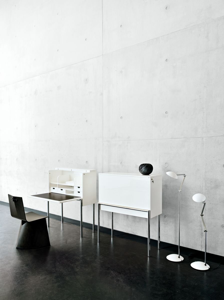ClassiCon-venus-chair-orcus-home-desk-orbis-floor-lamp-orbis-desk-lamp-2-photo-seelen.jpg