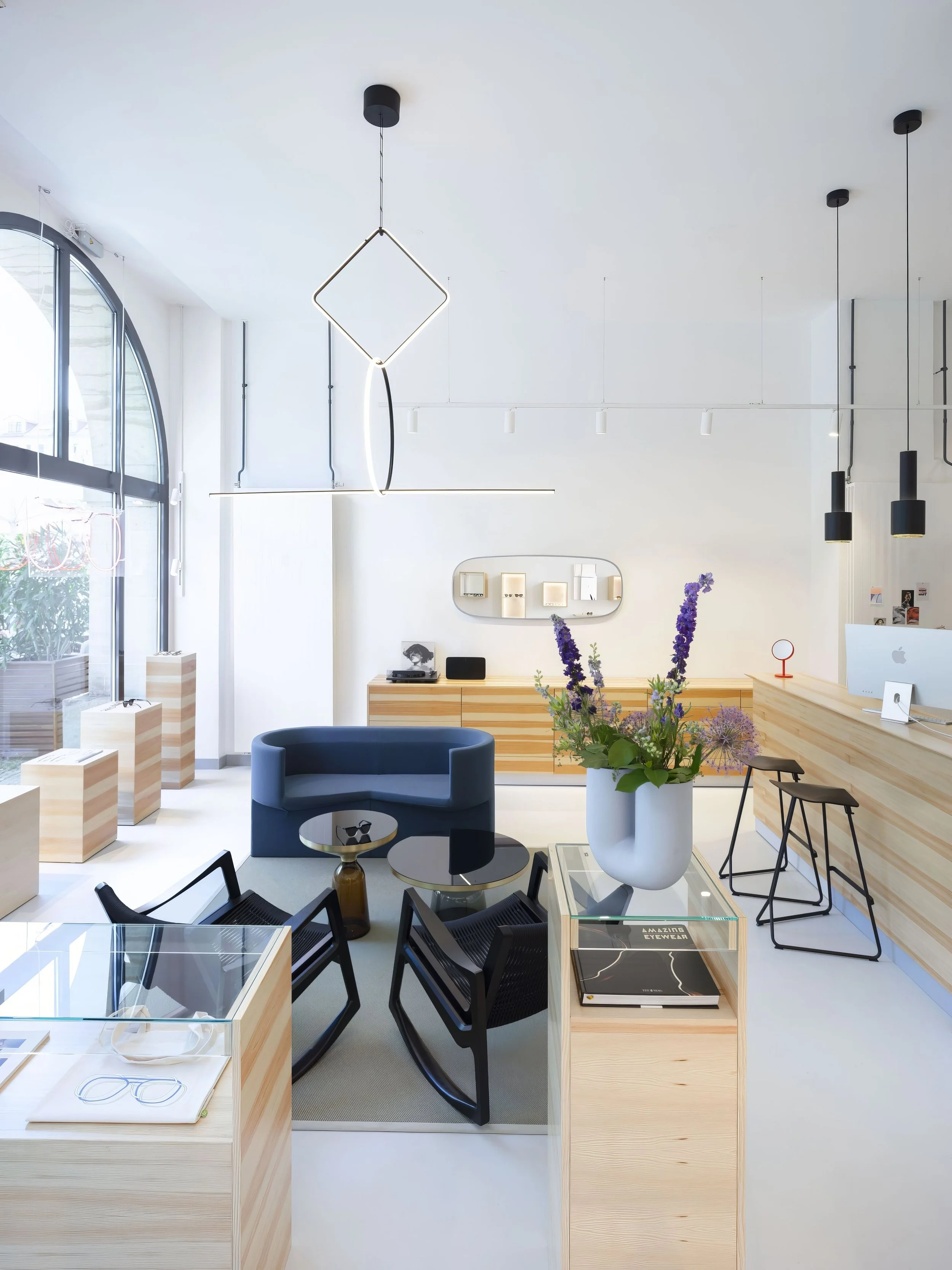 inexinstagramClassiCon-project-schneeweyess-optik-odin-euvira-rocking-chair-bell-table-triton-photo-Michel-Klehm-2532b1a5-2-inex-upscale-1.6x.jpeg