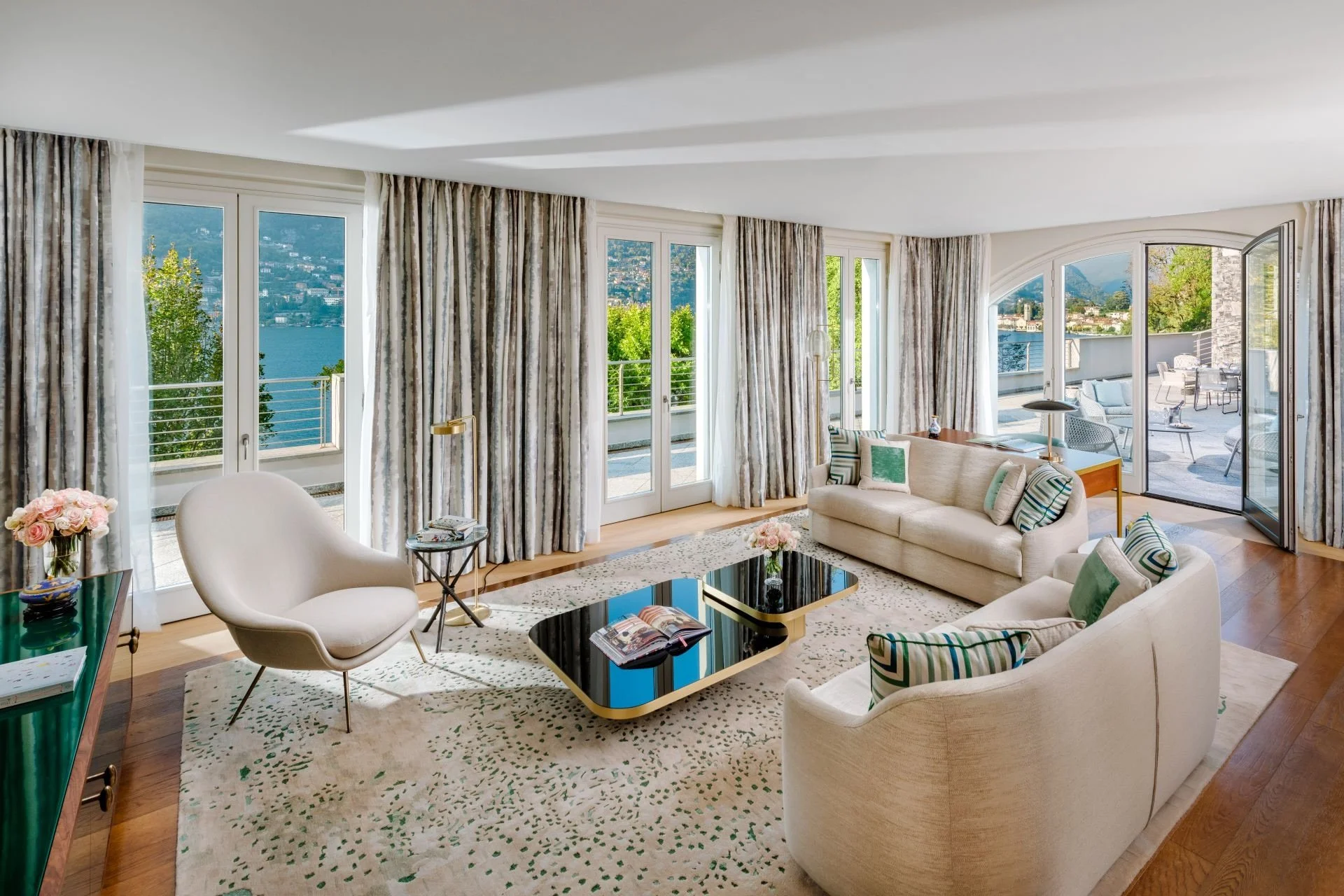 ClassiCon-project-hotel-mandarin-oriental-como-suite-bow-coffee-table-26b34fe3-2.jpeg