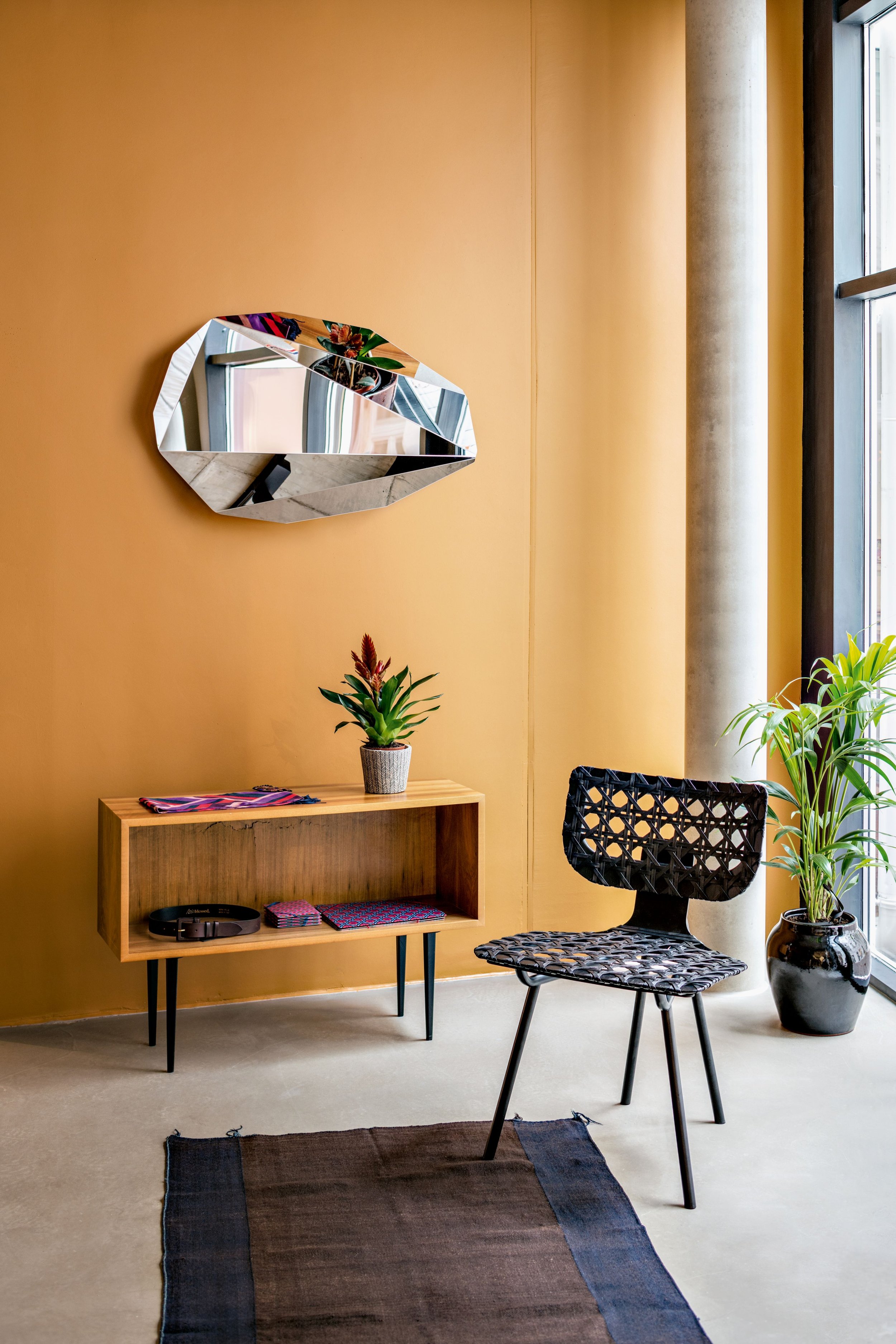 ClassiCon-piega-mirror-aerias-chair-photo-hassos.jpg
