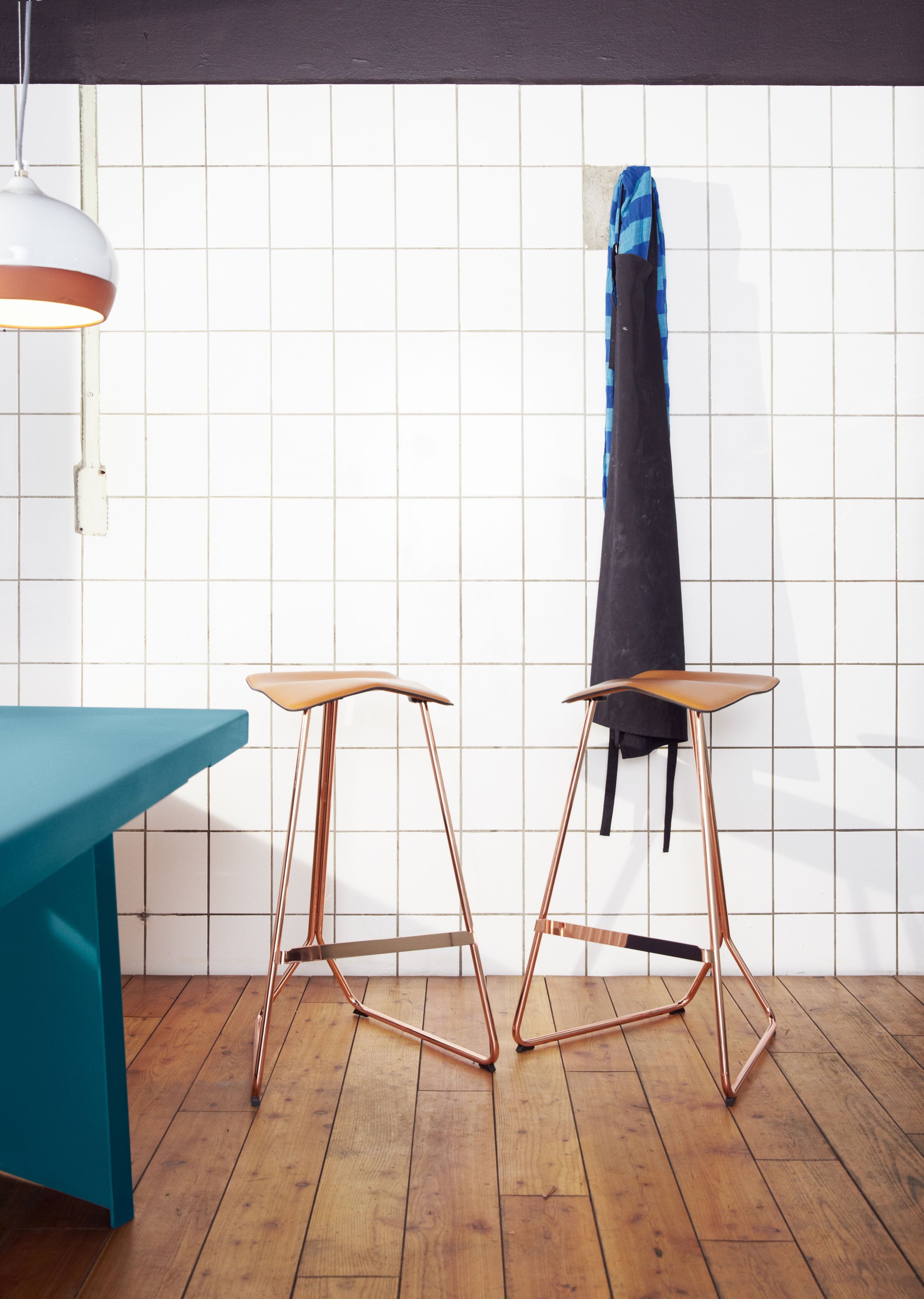 ClassiCon-triton-bar-stool-2-photo-gambarte.jpg